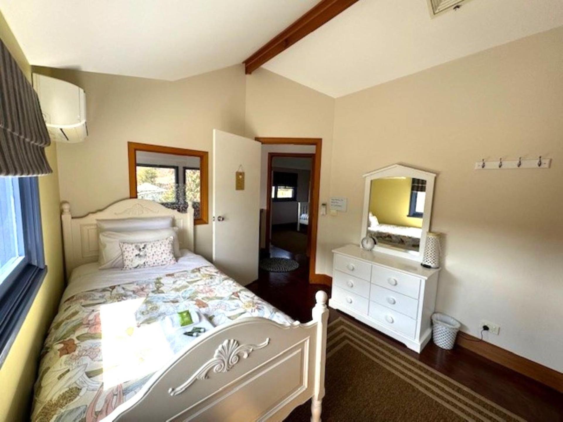 Holiday home Artee House - A Escape