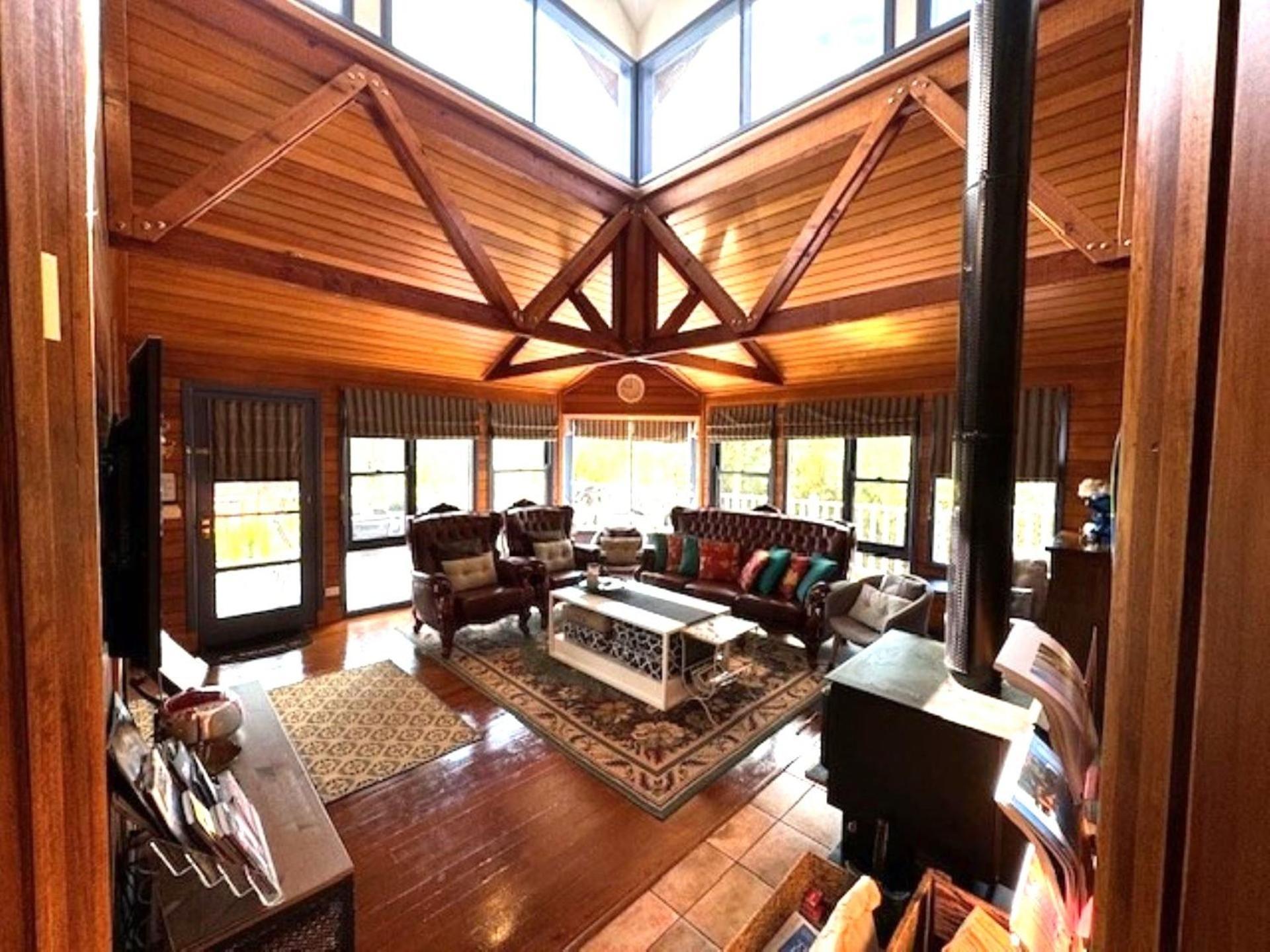 Artee House - A Escape Holiday home Bright
