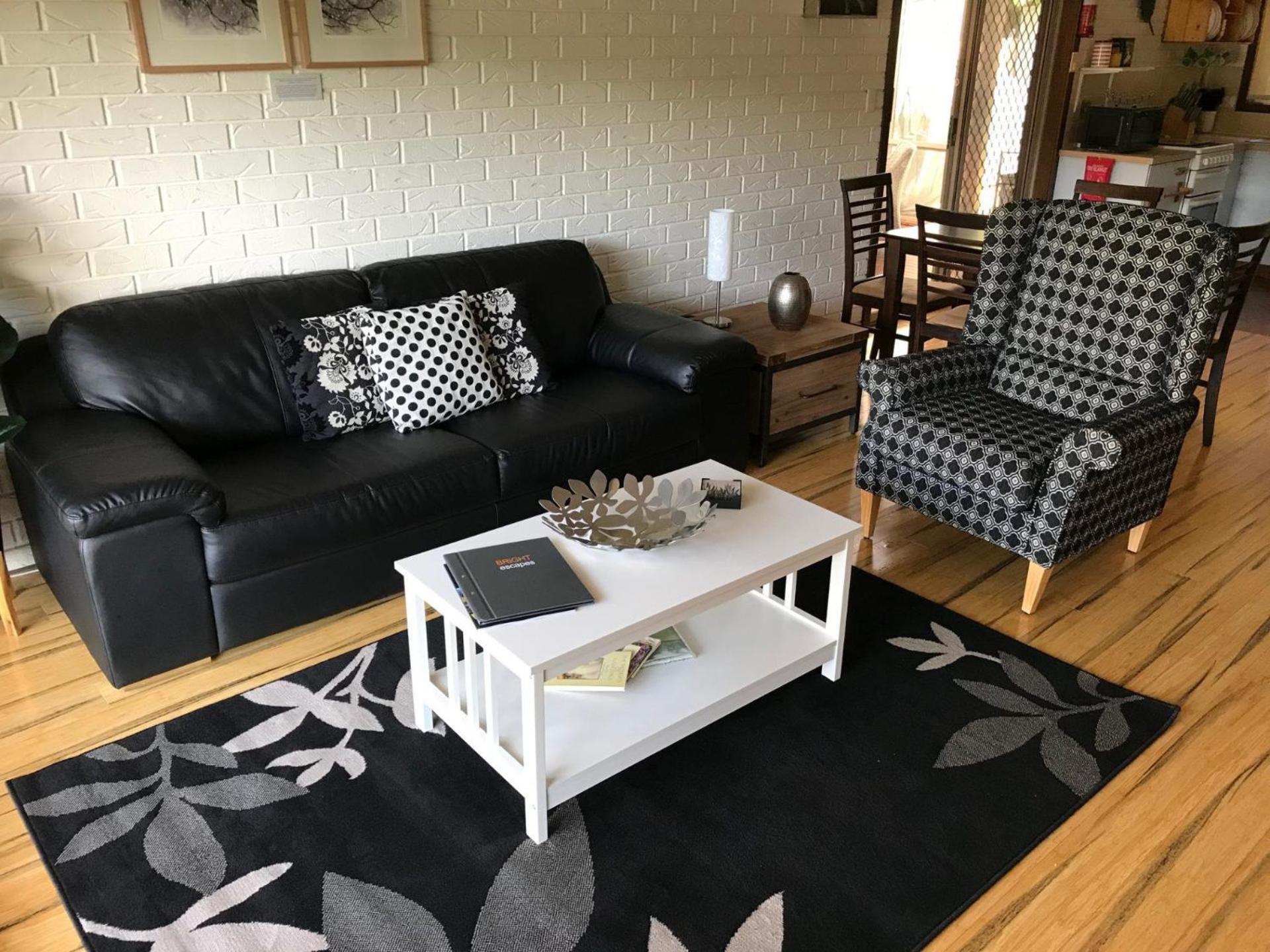 Church St Apartment Bright