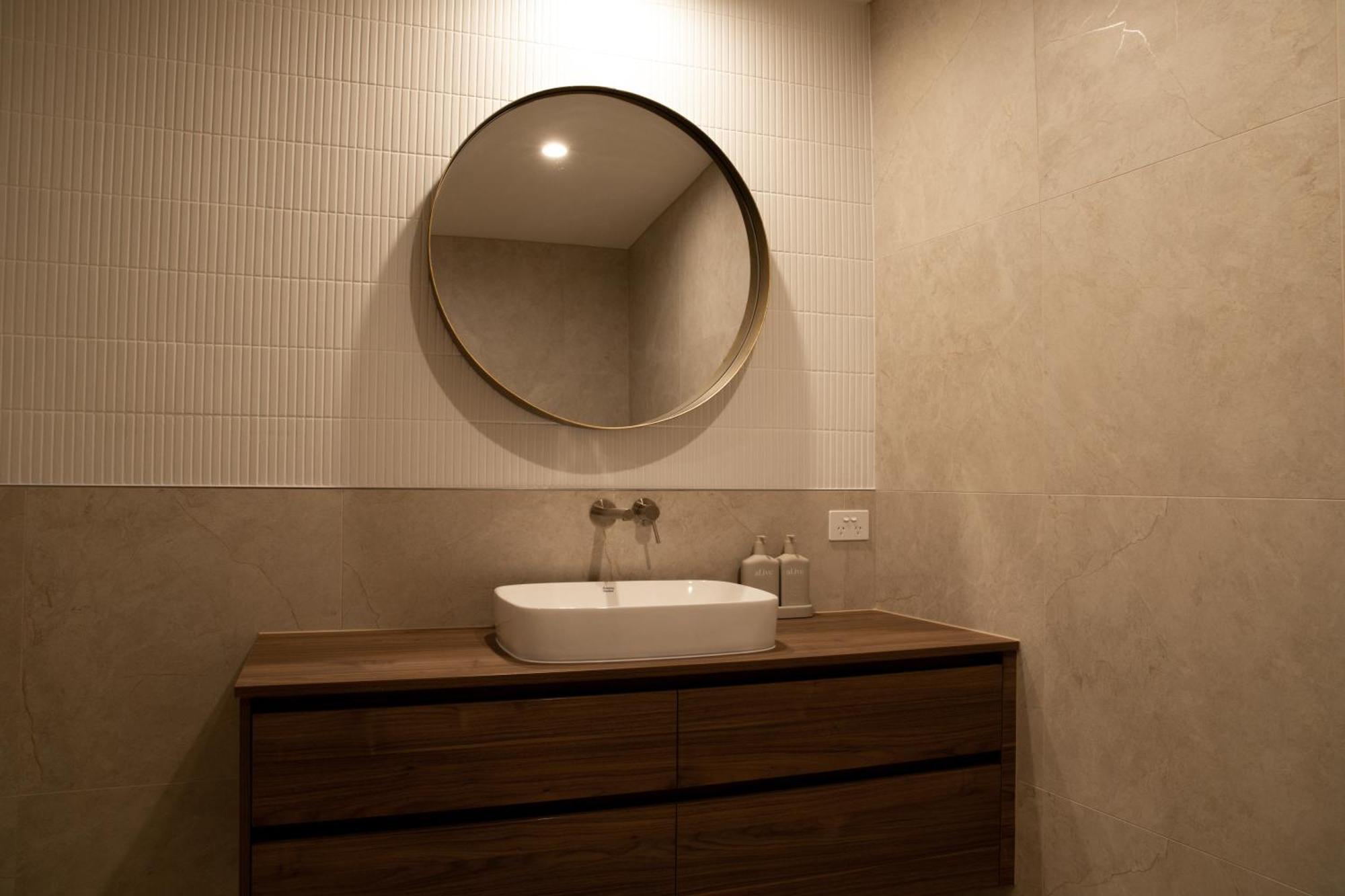 One - On Gavan Apartment Bright