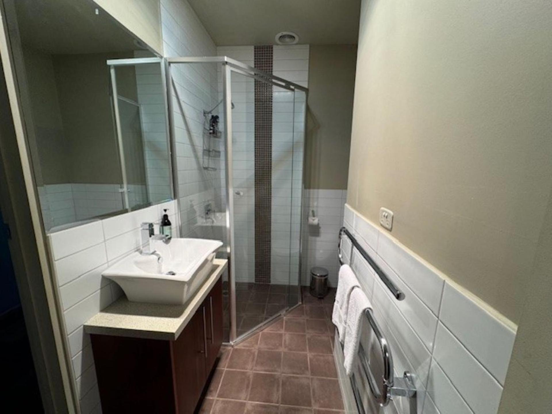 Unit 6 Centenary Park Townhouse Holiday home Bright