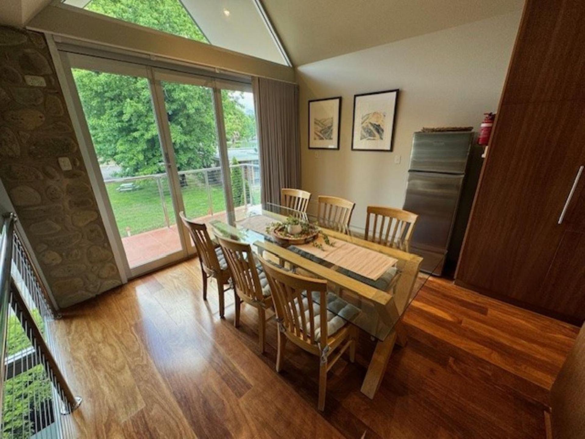Unit 6 Centenary Park Townhouse Holiday home *