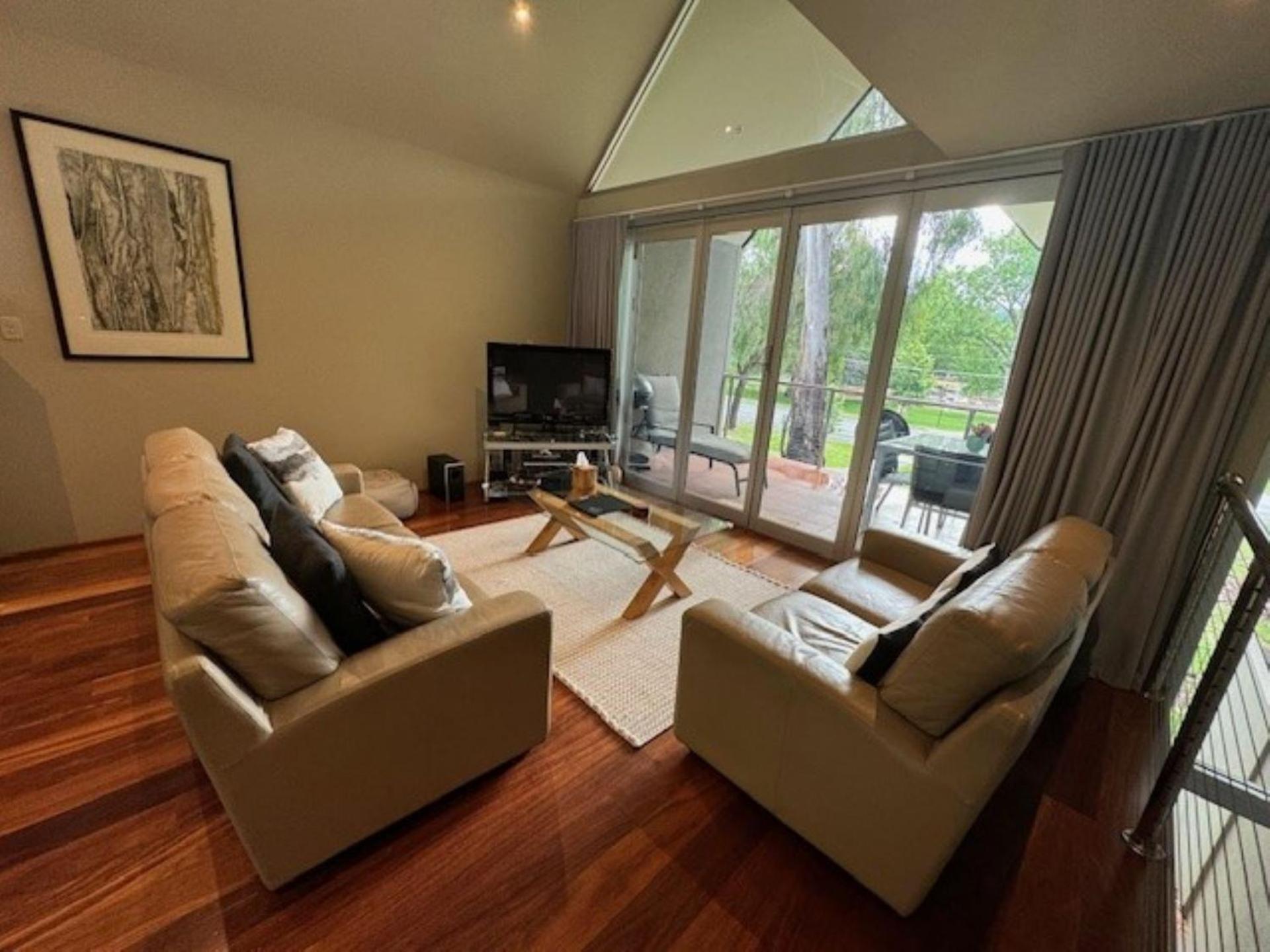 Unit 6 Centenary Park Townhouse Holiday home *