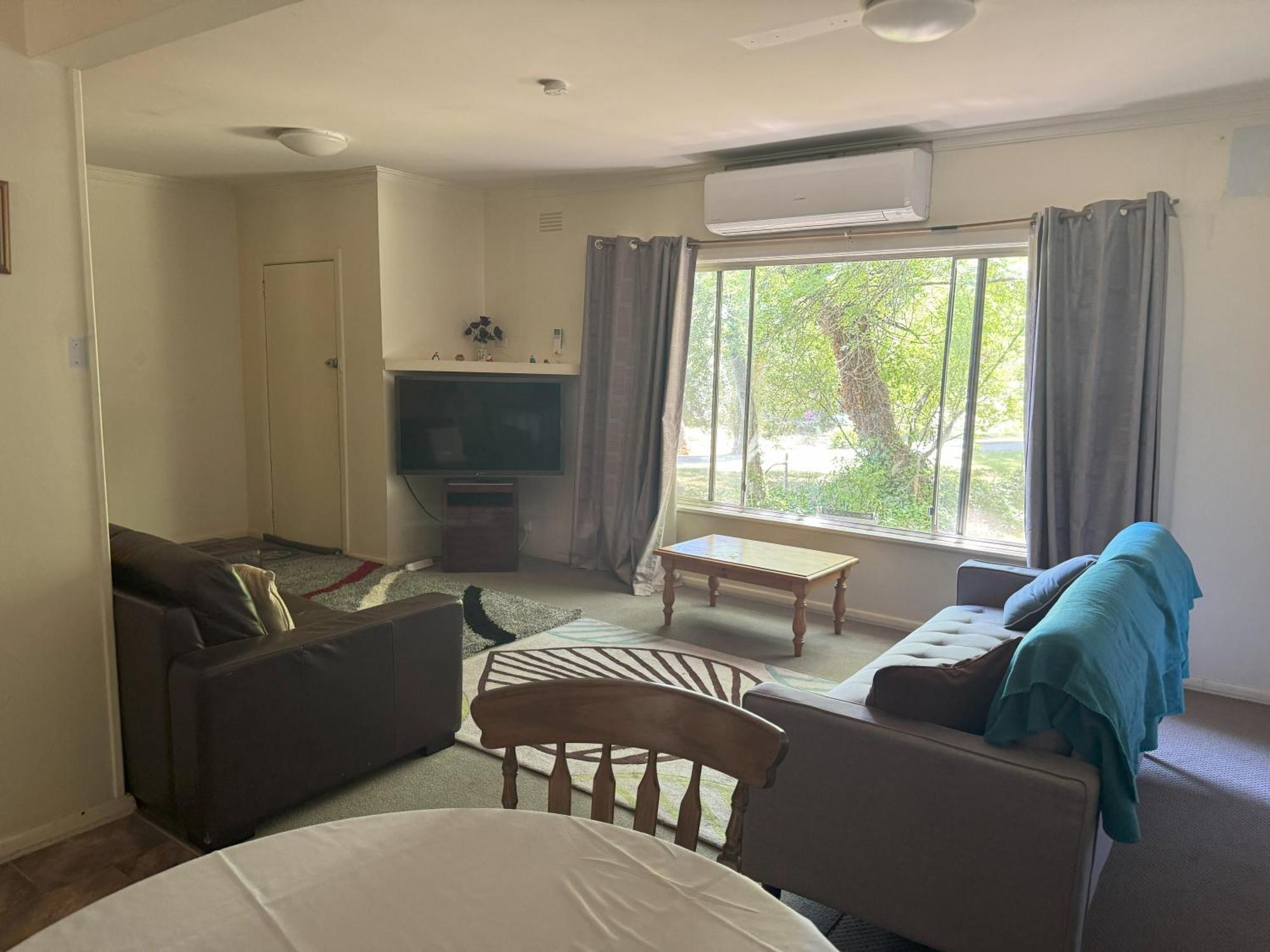 Ovensview On Riverside Apartment Bright