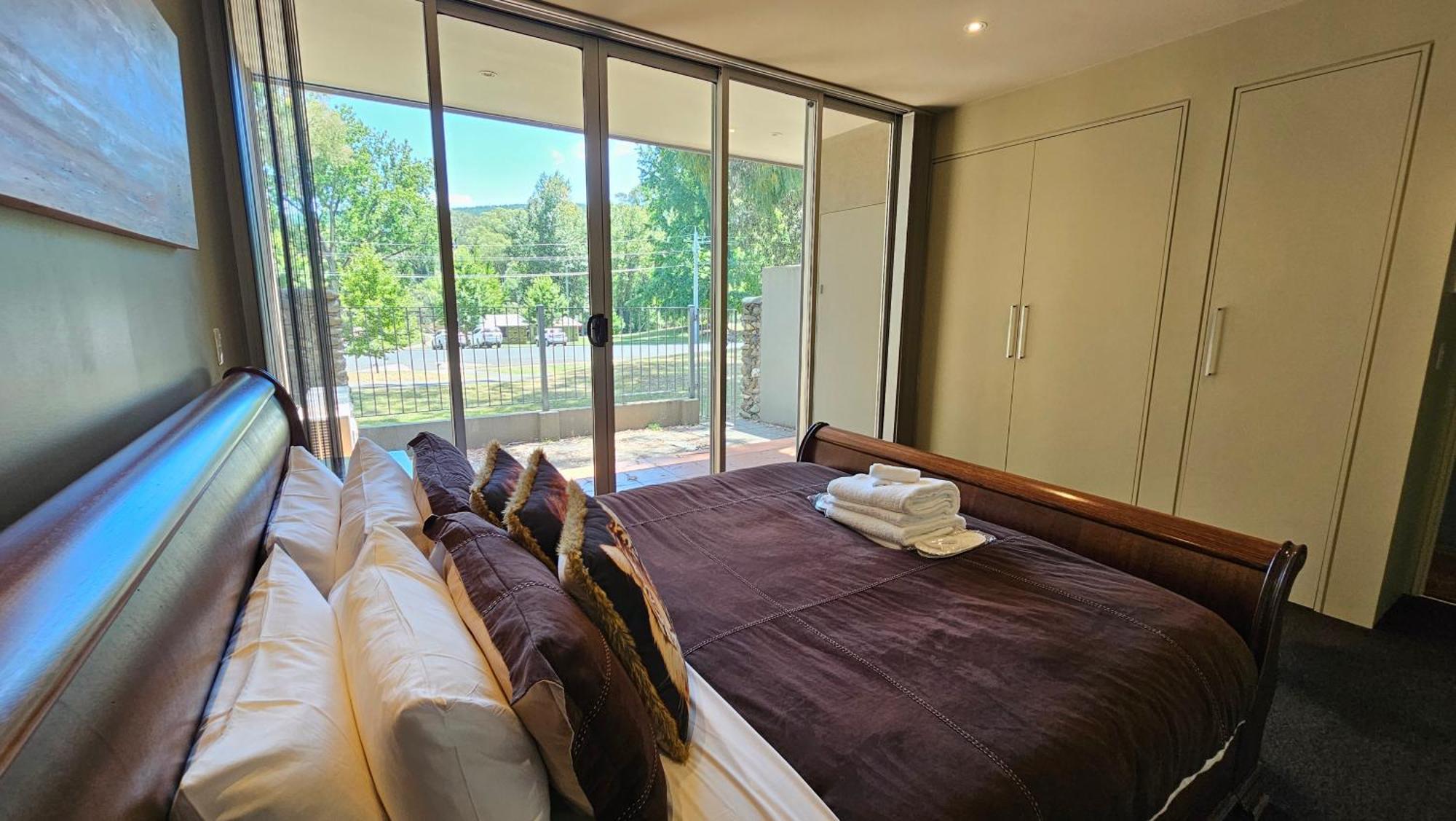 Centenary Peaks Riverview * Bright