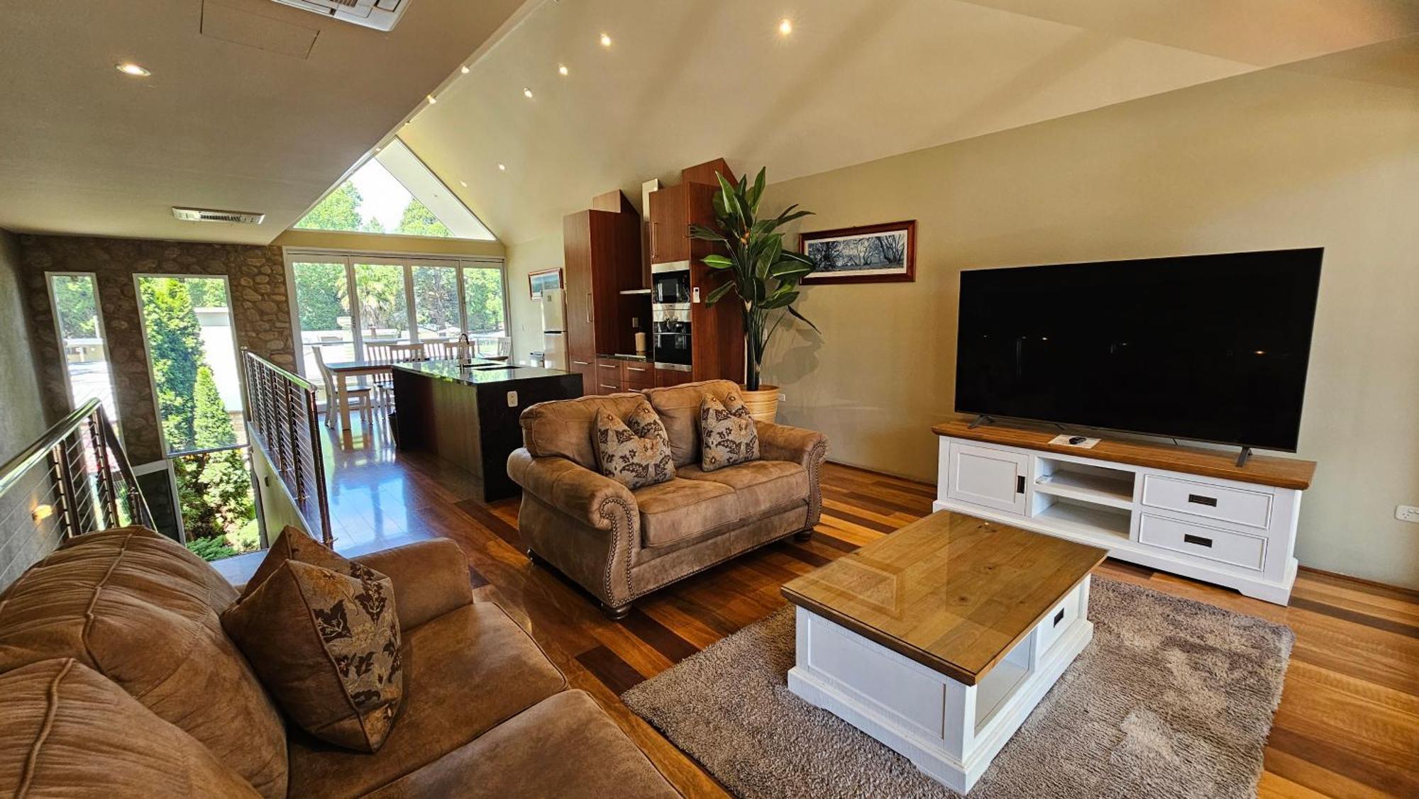 Centenary Peaks Riverview Holiday home Bright