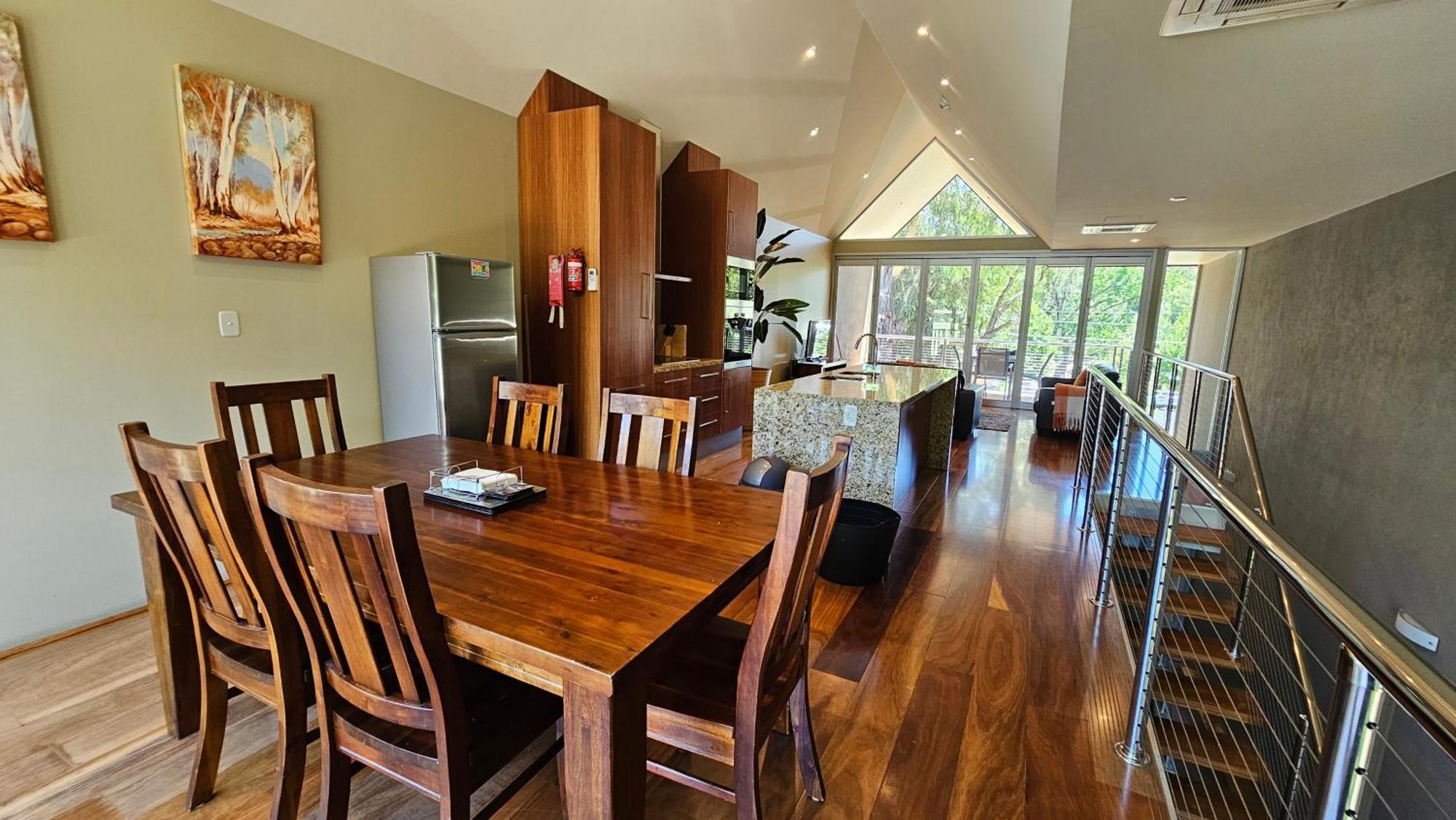 Centenary Peaks Riverview * Bright
