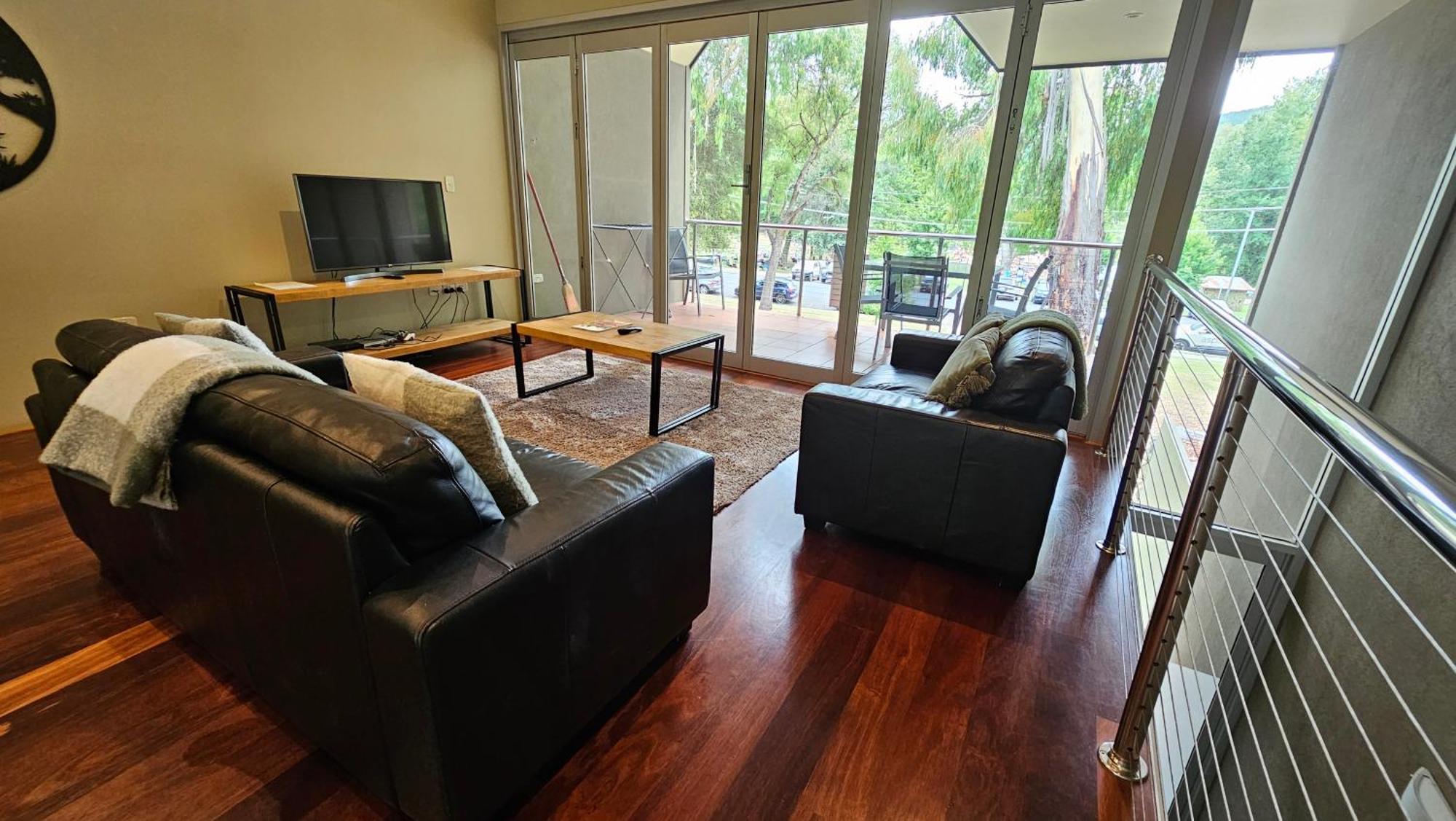 Centenary Peaks Riverview * Bright
