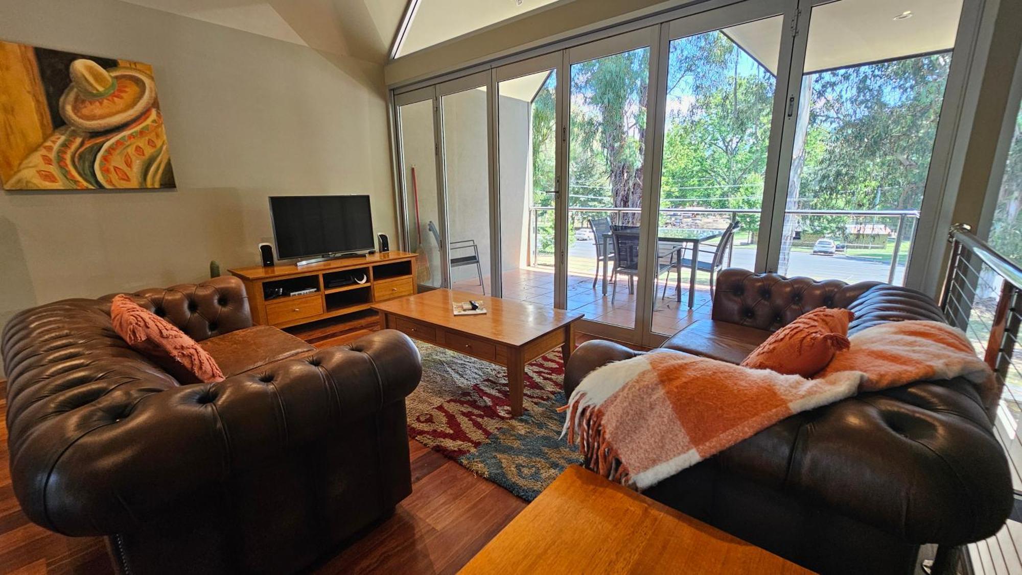 Centenary Peaks Riverview * Bright