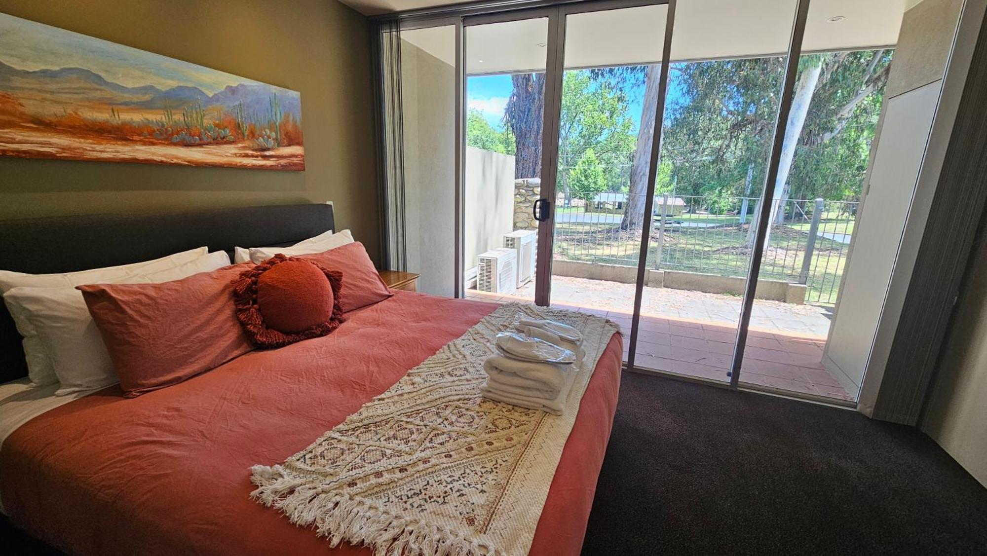 Centenary Peaks Riverview * Bright