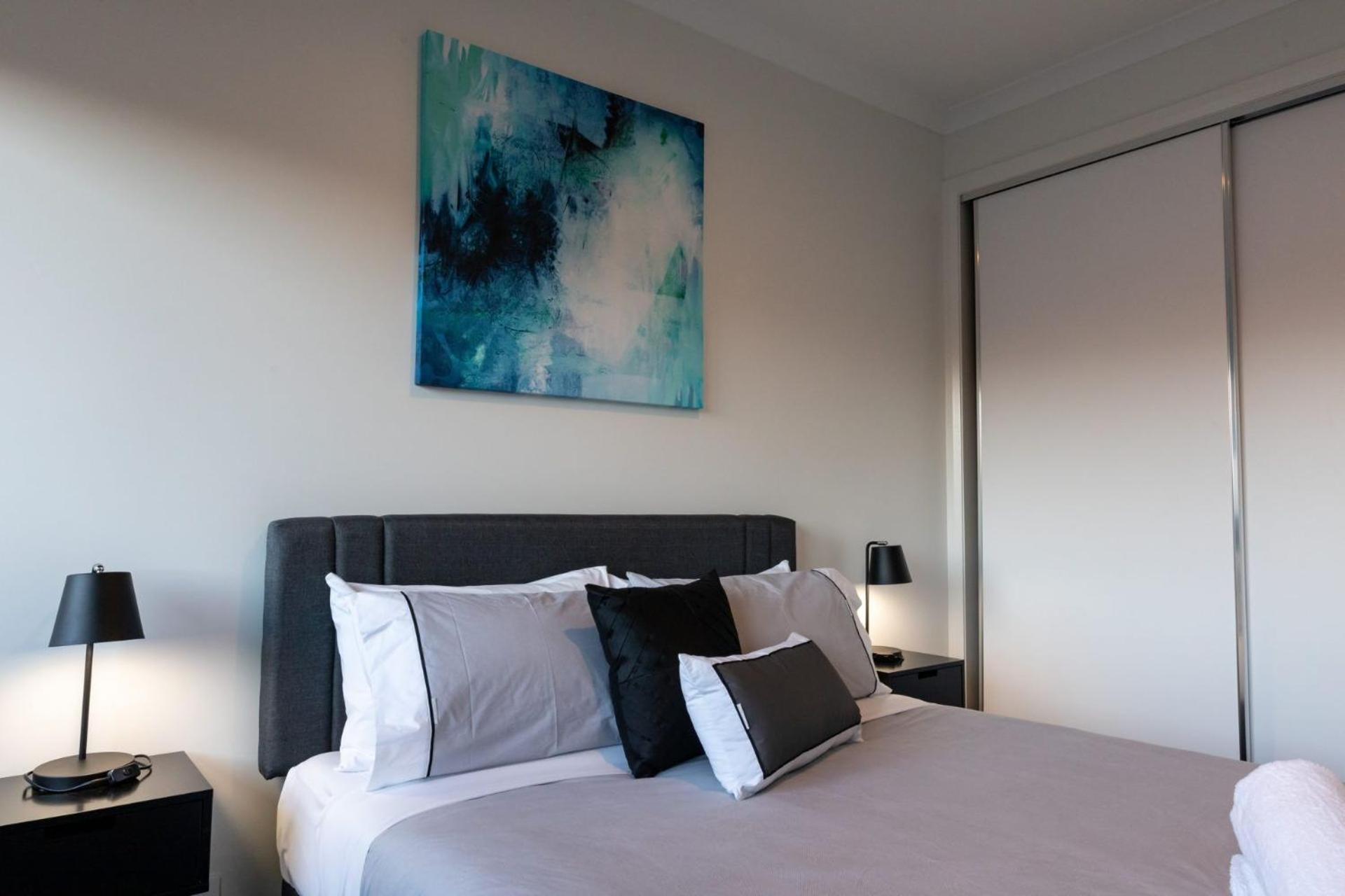Mountain Mist Retreat - 5 Bedrooms Holiday home Bright