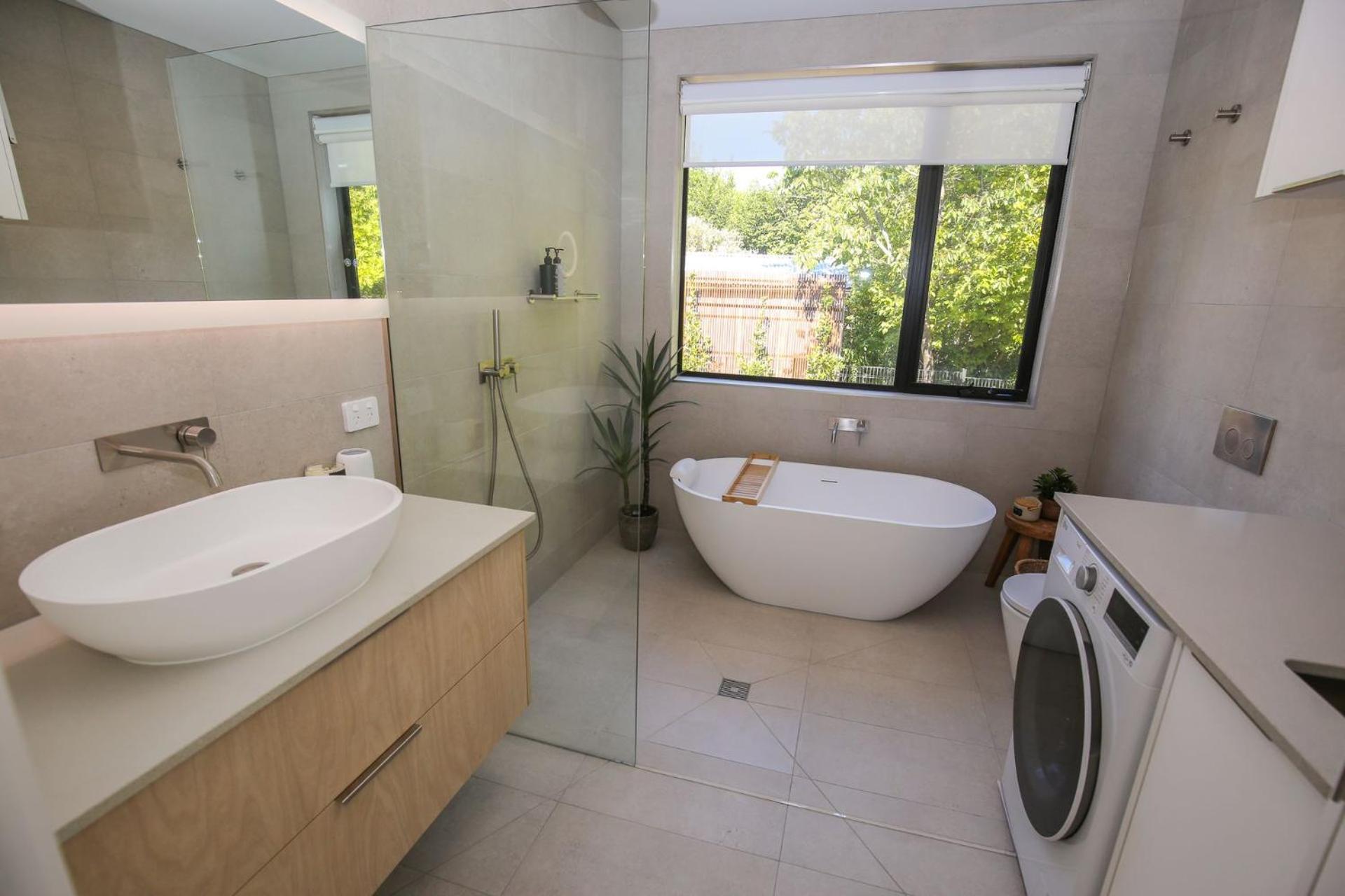 The Rocks - Olive Retreat * Bright