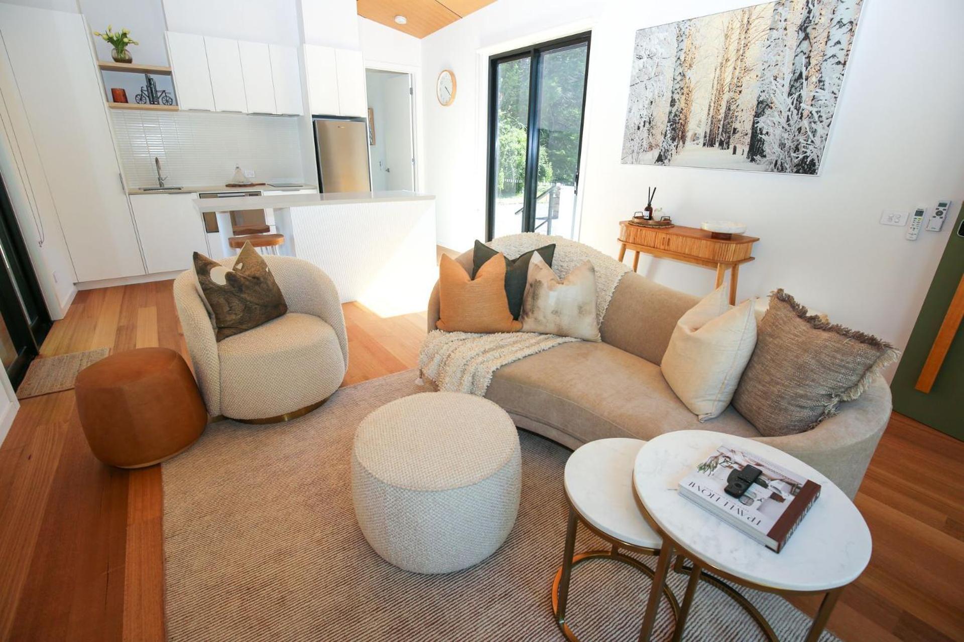 The Rocks - Olive Retreat * Bright