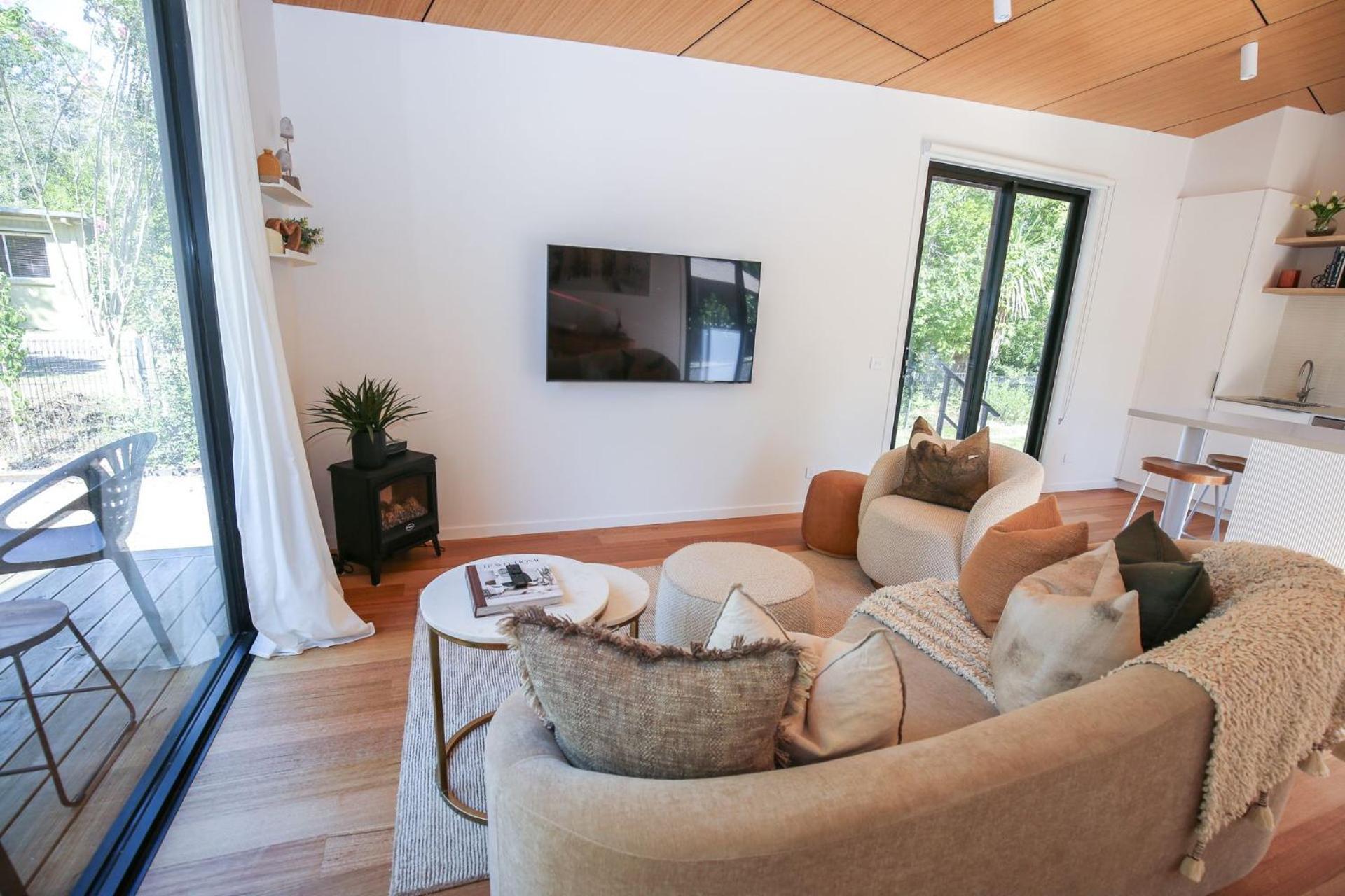 The Rocks - Olive Retreat Bright