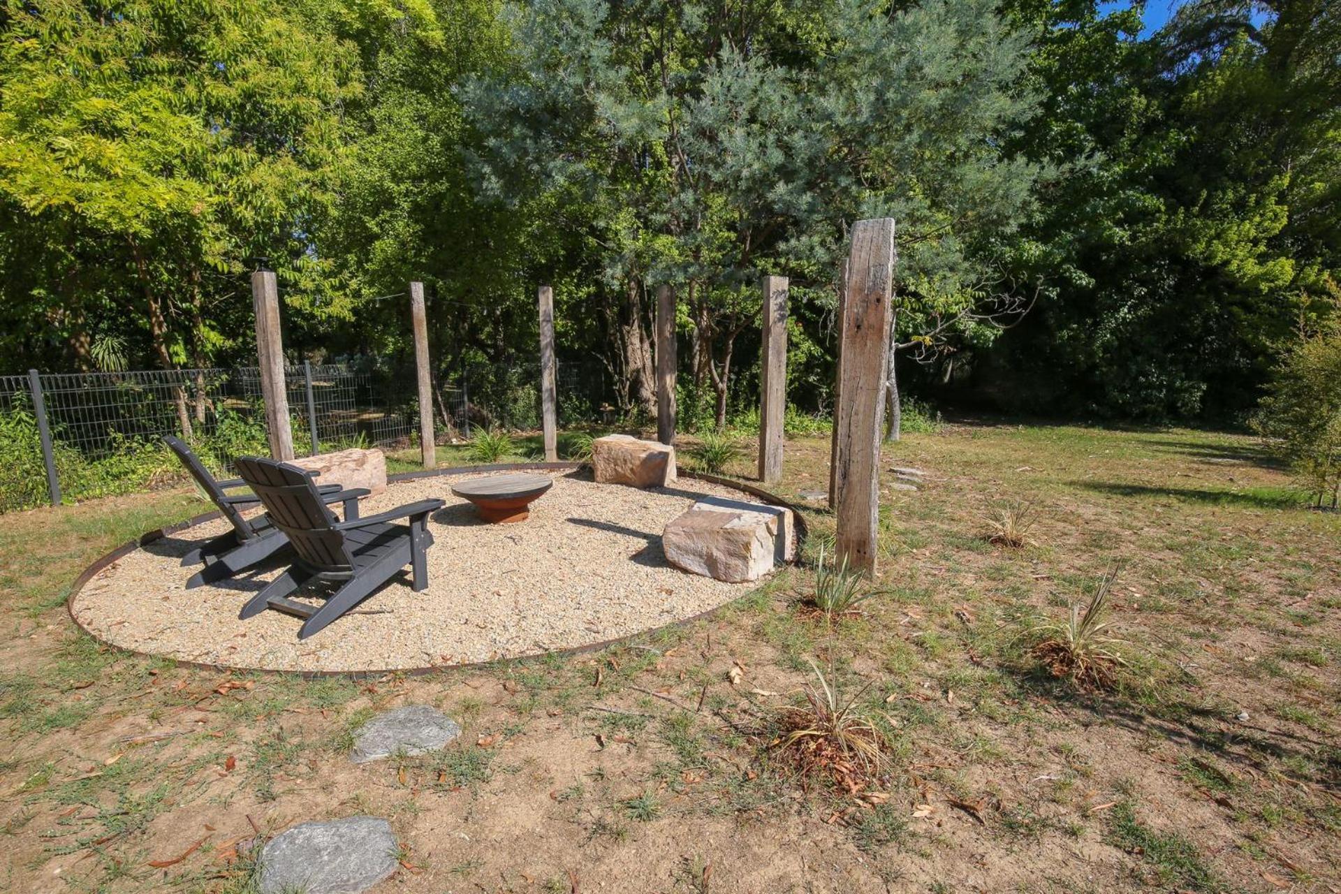 The Rocks - Olive Retreat Bright