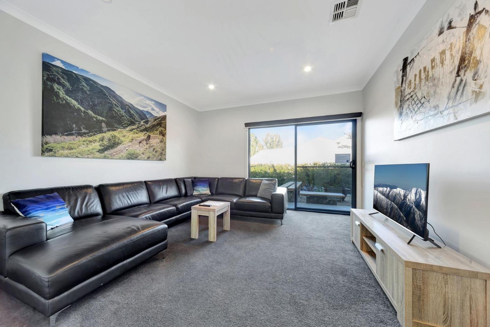 Mountain Mist Retreat - 5 Bedrooms Bright