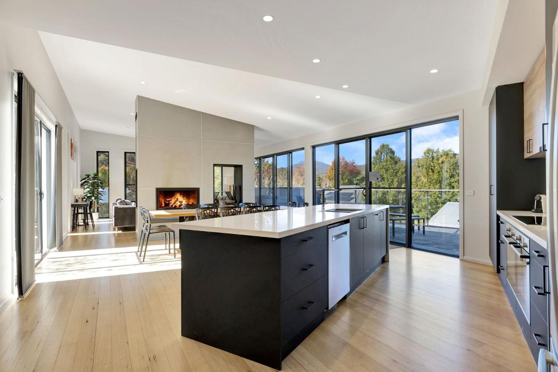 Mountain Mist Retreat - 5 Bedrooms *