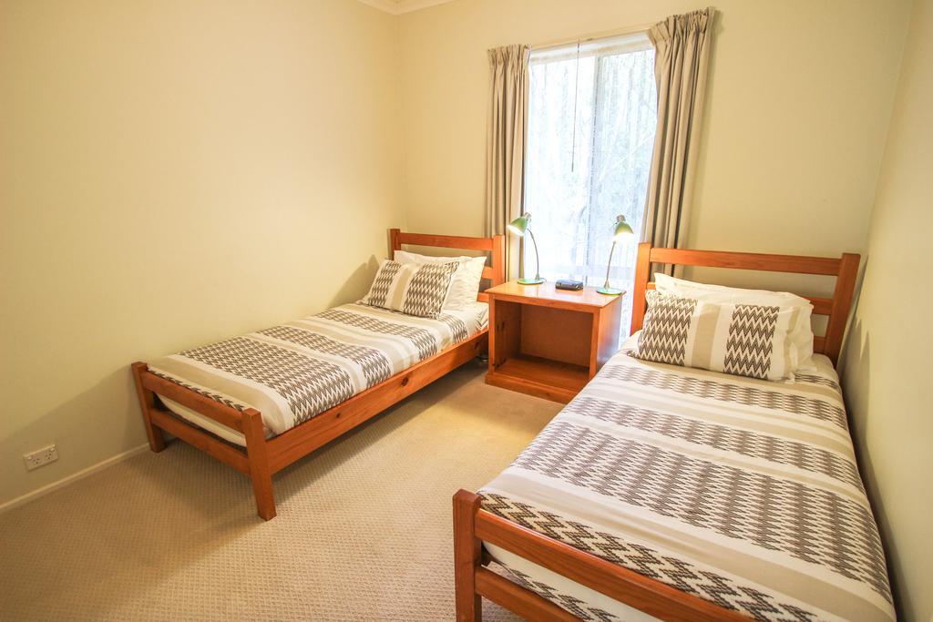 Silver Birches Holiday Unit 10 * Bright