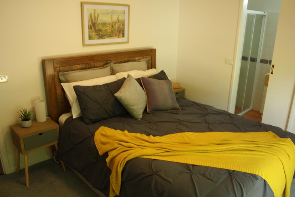 4 Autumn Grove * Bright