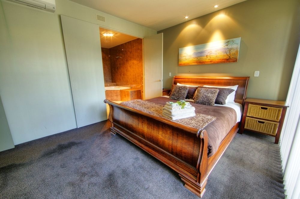 Centenary Peaks Riverview * Bright