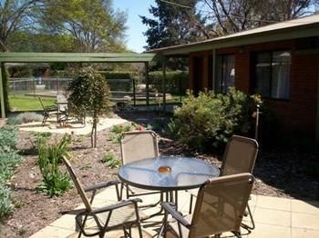 Colonial Motel 4*