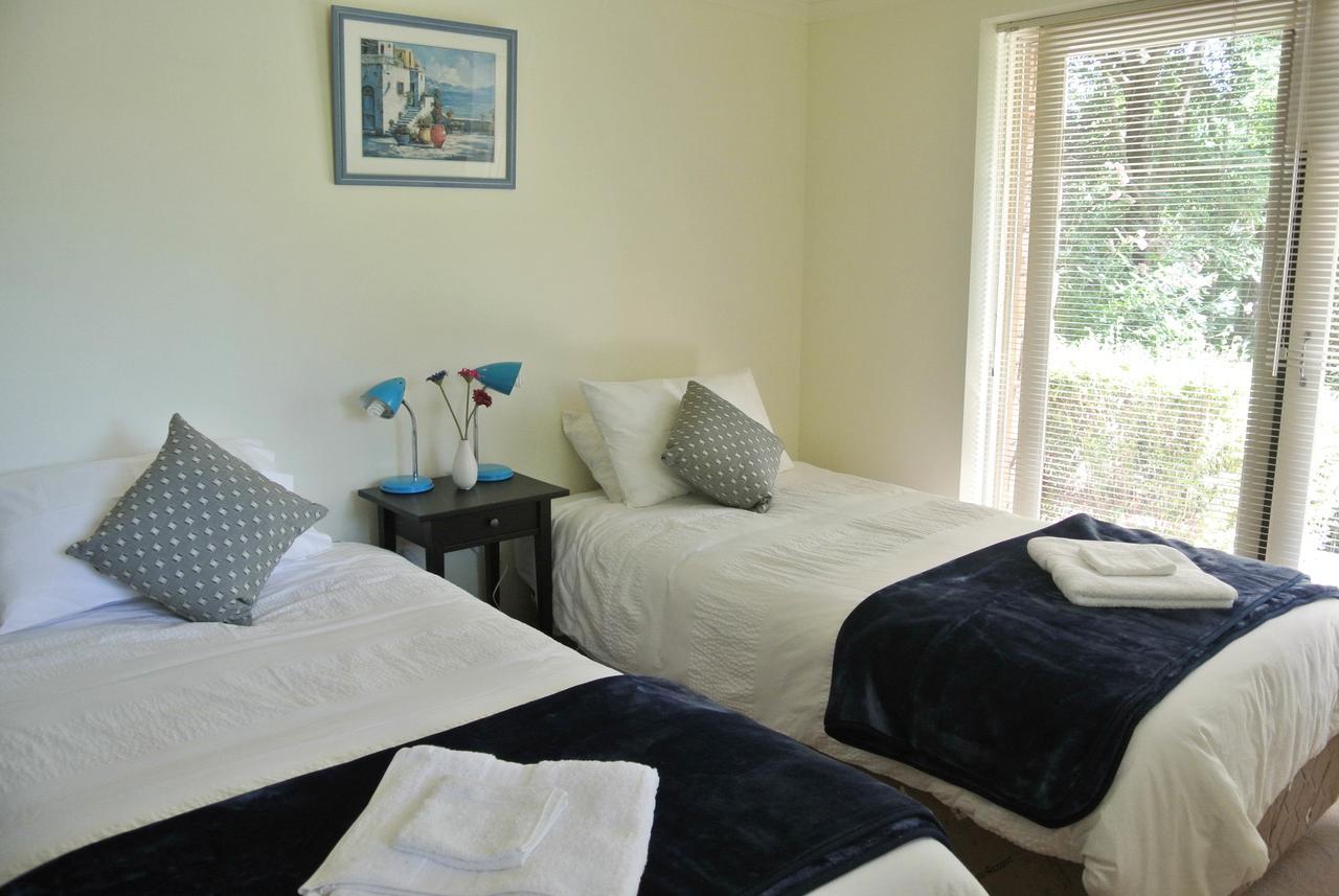 Apple Blossom Retreat * Bright