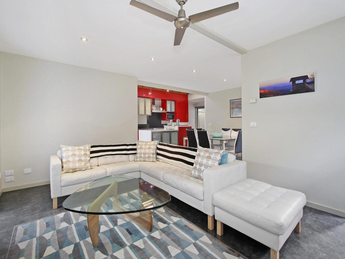 Breakaway - Superb Townhouse Villa Bright
