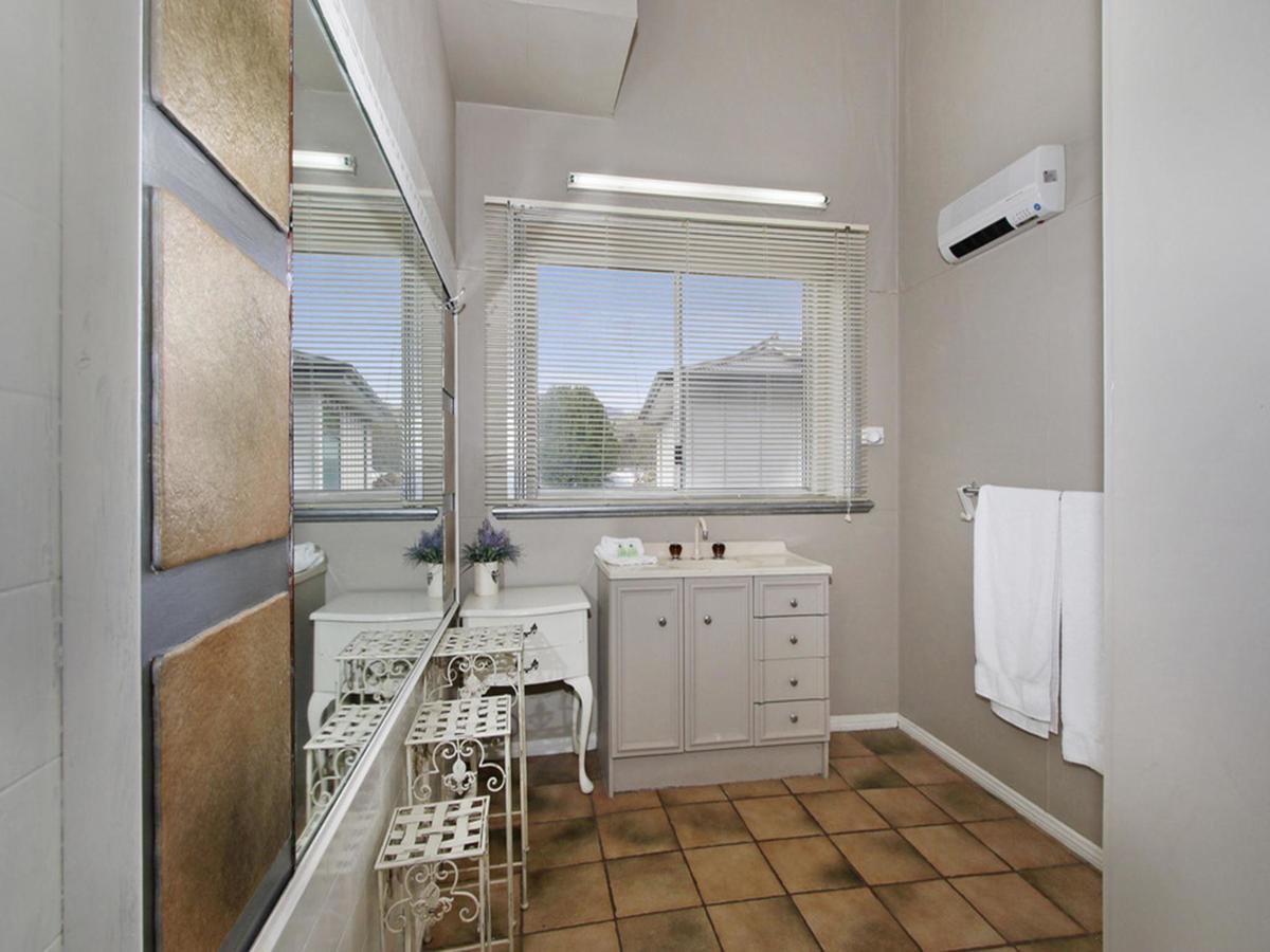Le Chateau - Centrally Located Apartment Bright