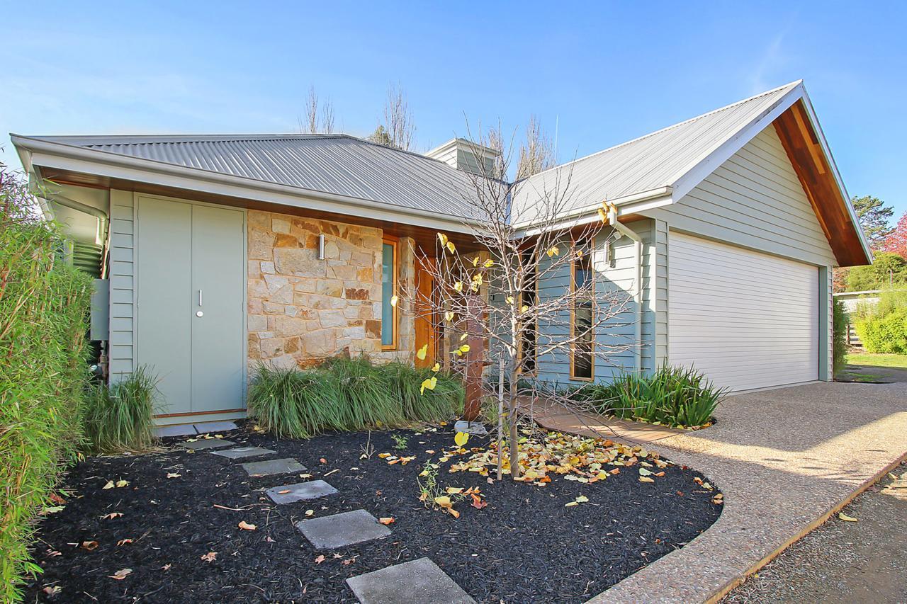 Apartment Couples On The Park - Great Location!