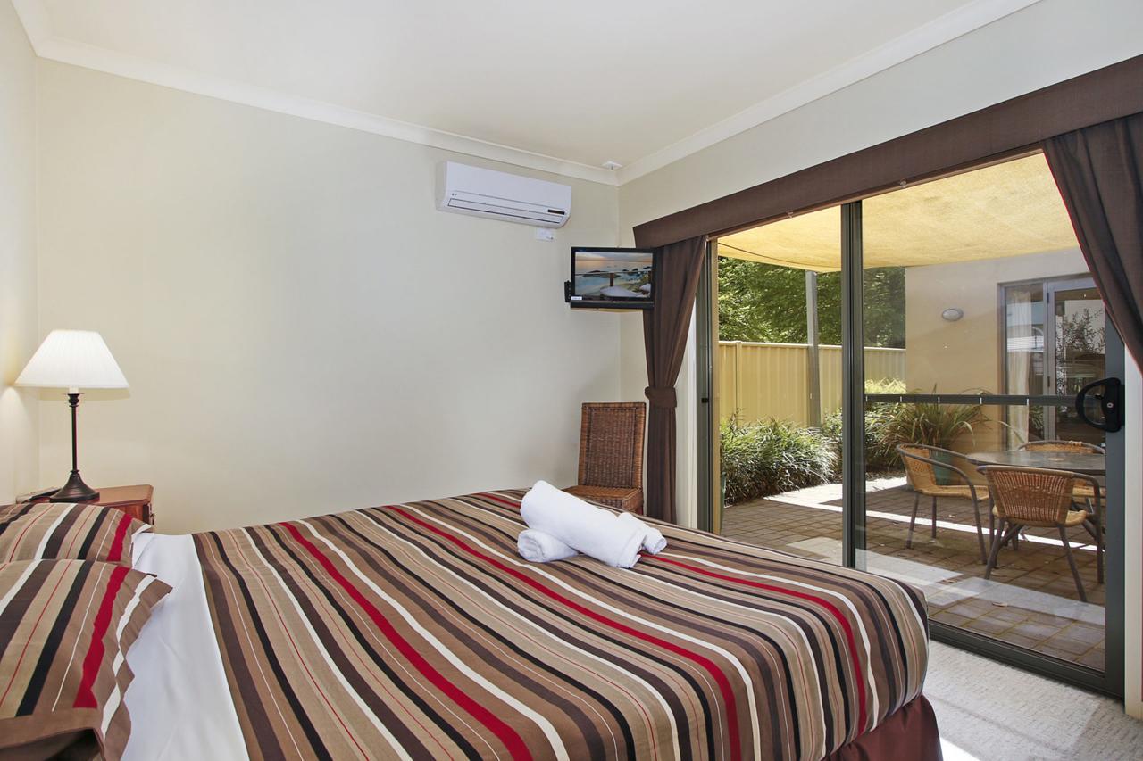 Mill House Apartment Bright