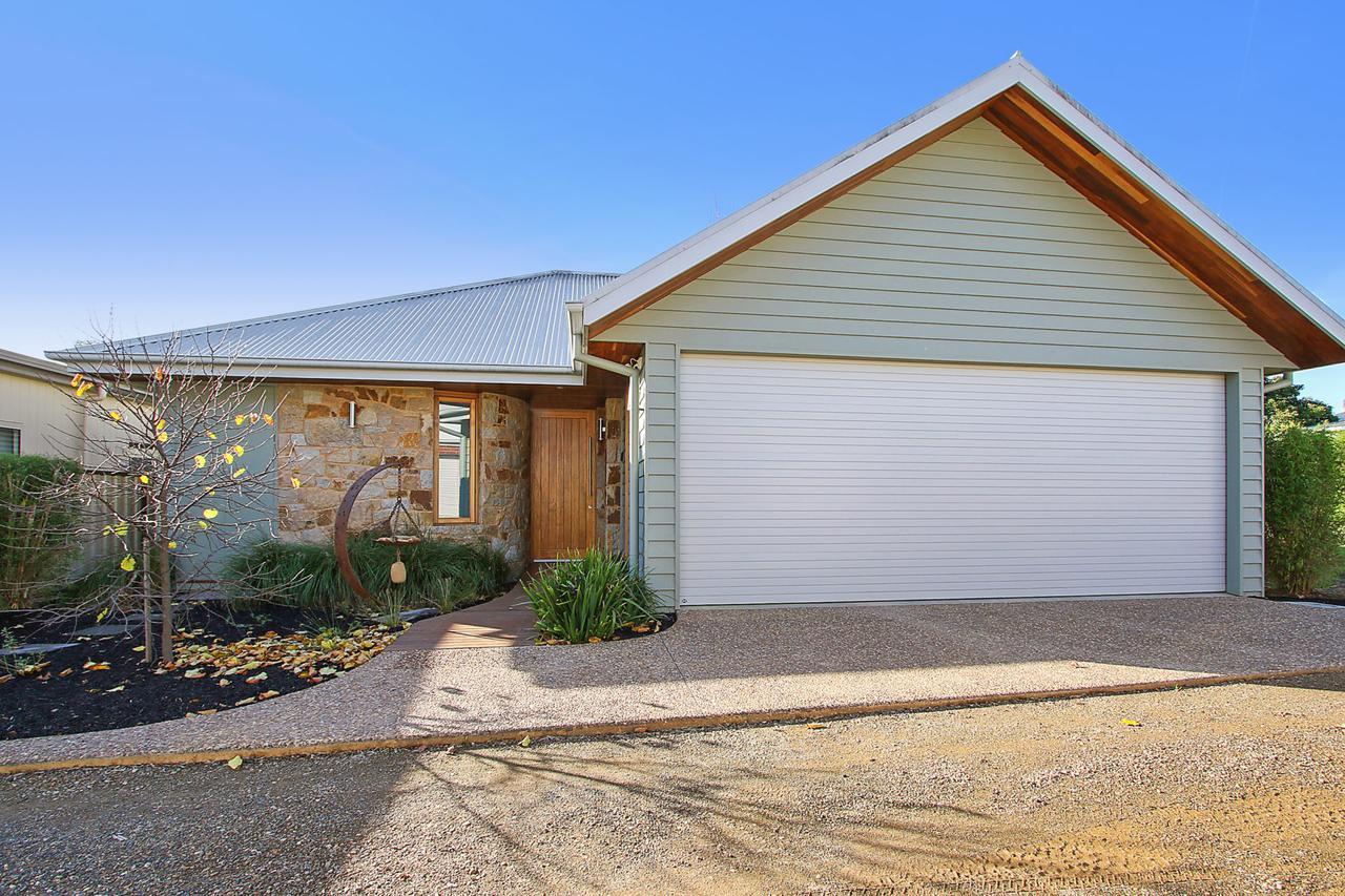 Apartment Couples On The Park - Great Location! *