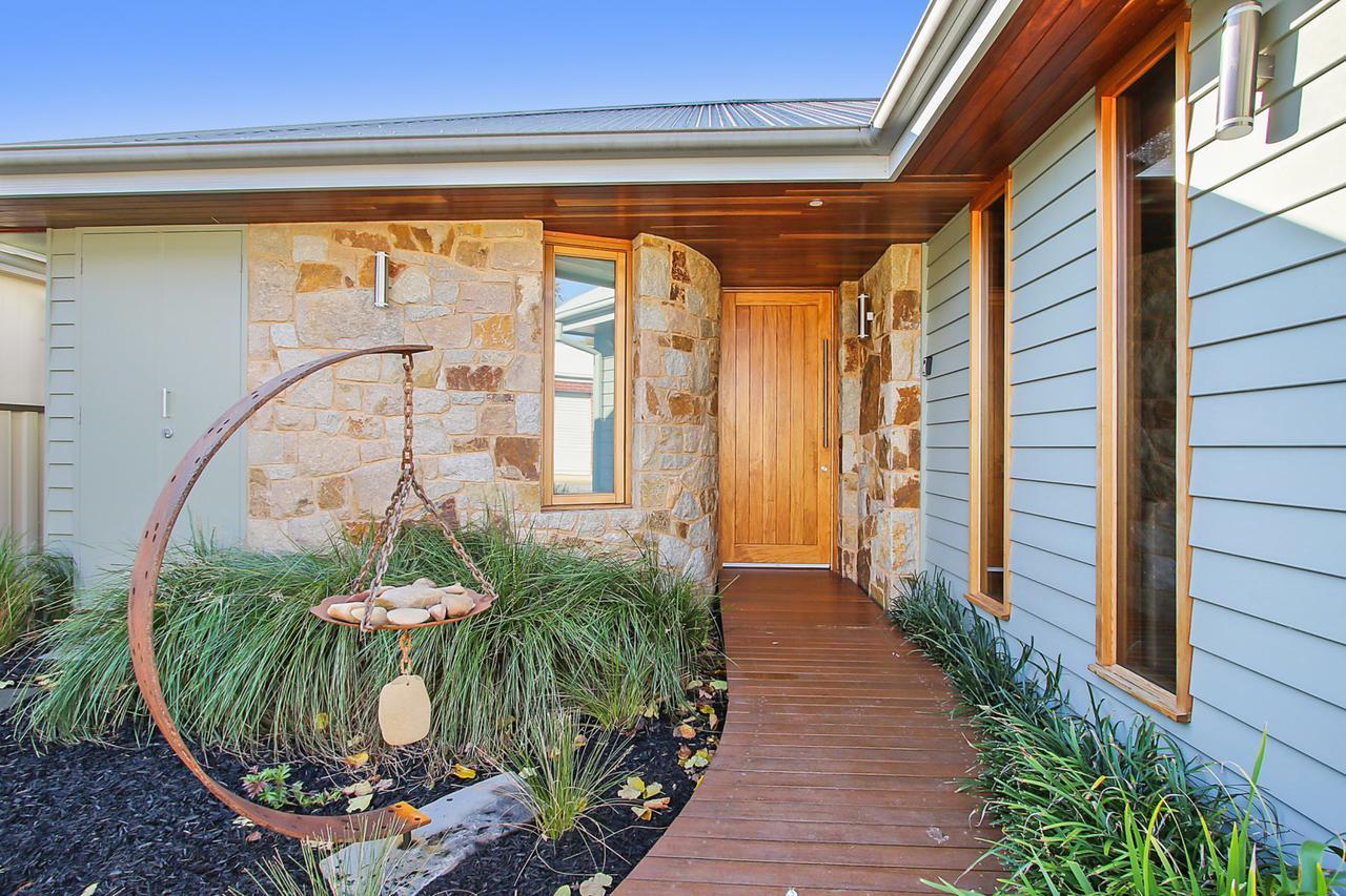Apartment Couples On The Park - Great Location! *