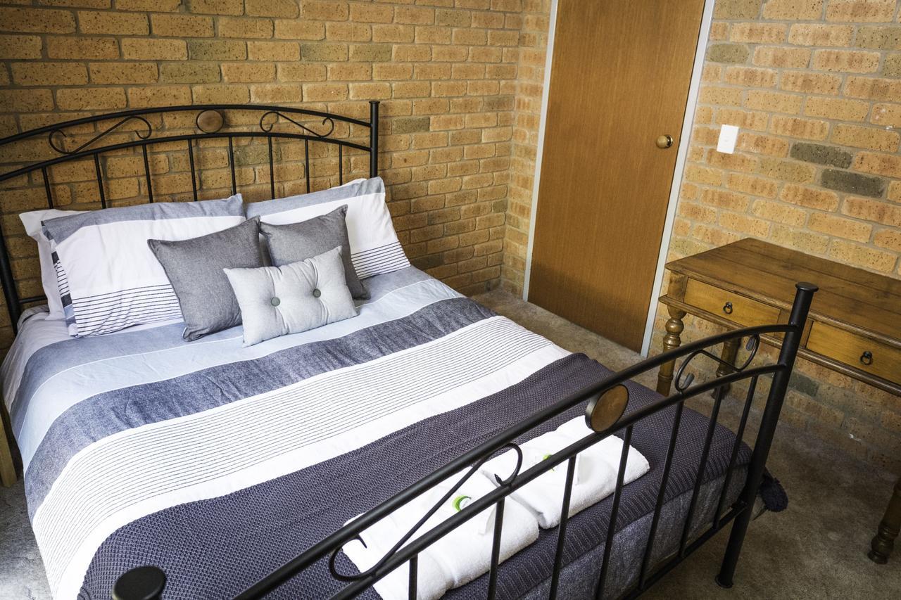 Monty's On Lumley Drive Apartment Bright