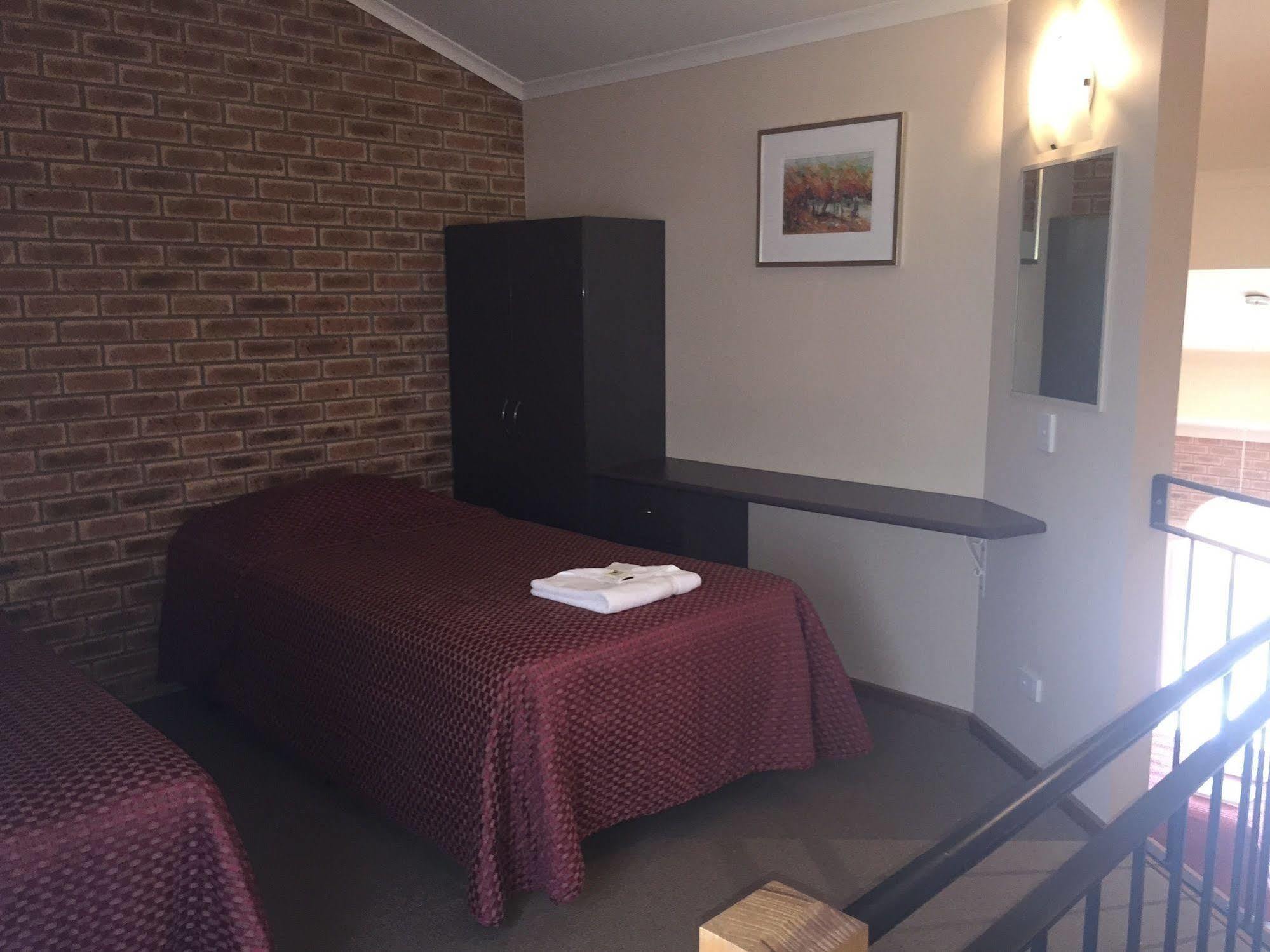 On Track Motel 4*