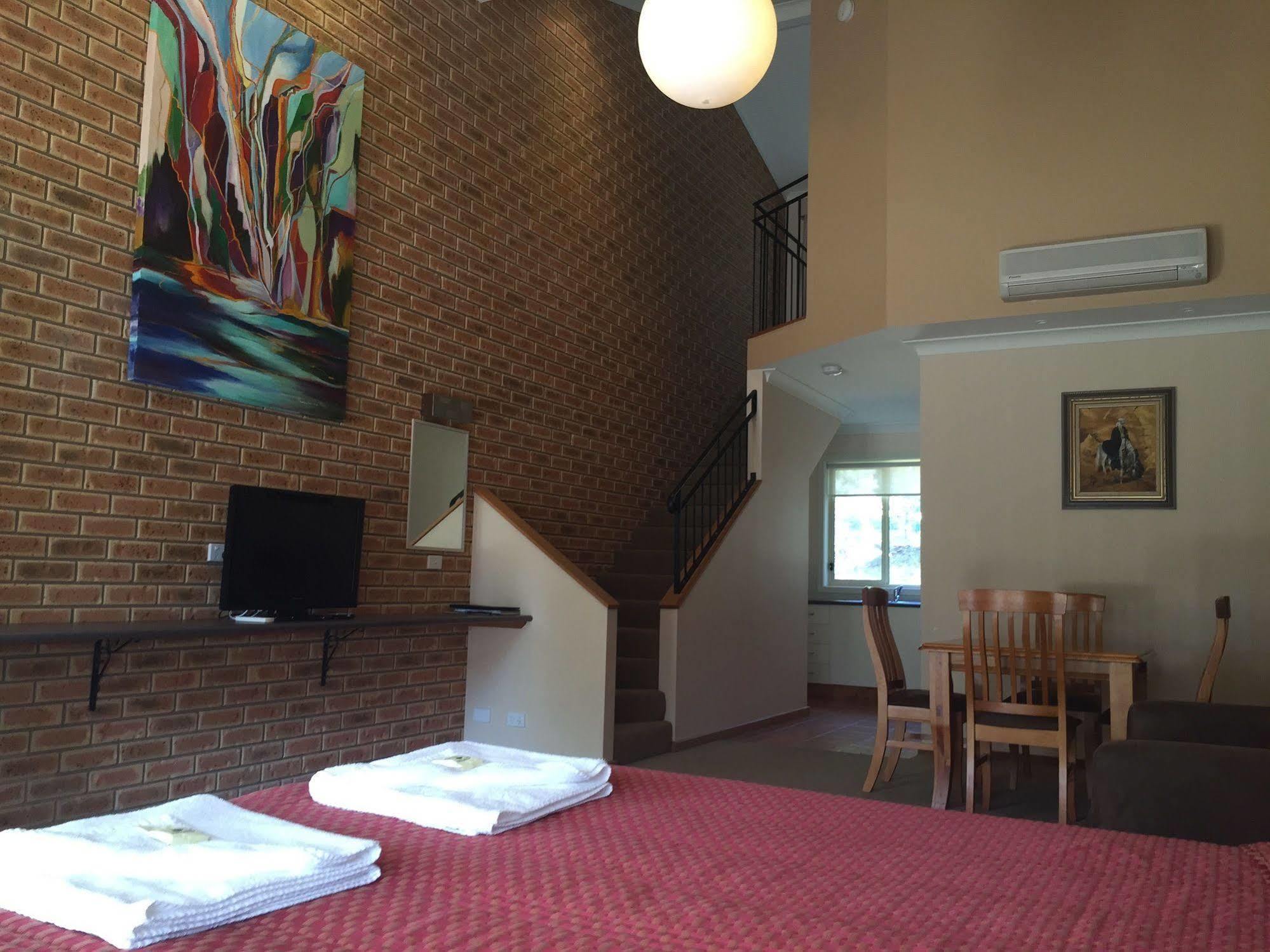 On Track Motel 4*