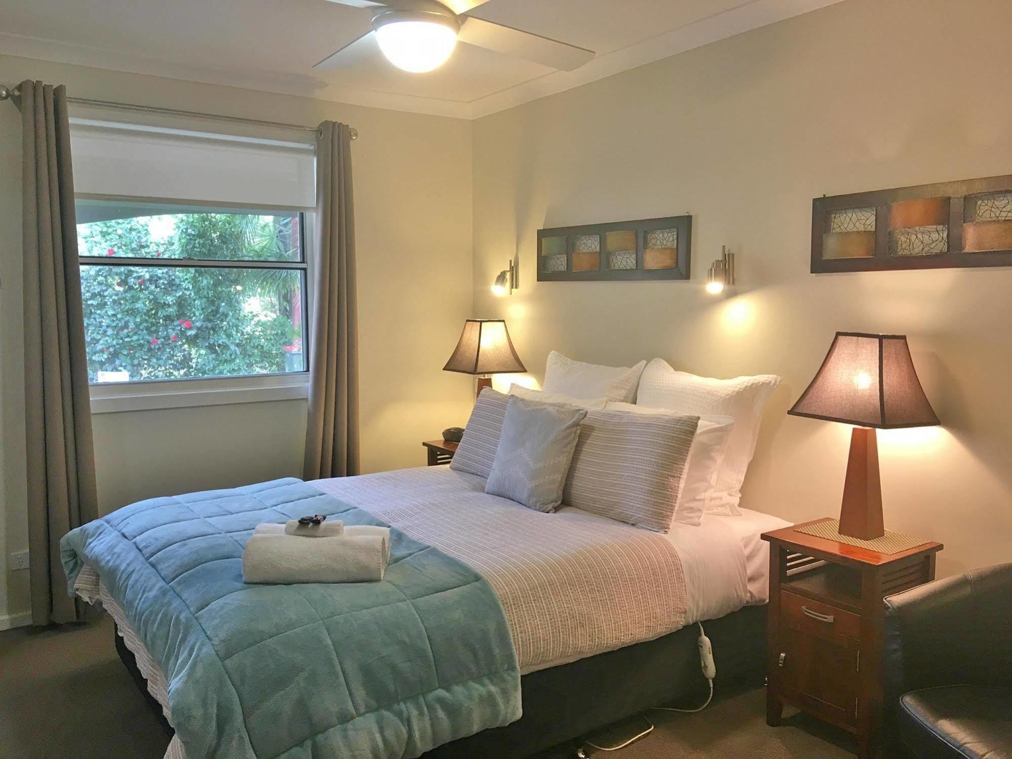 Westwood Apartment Bright