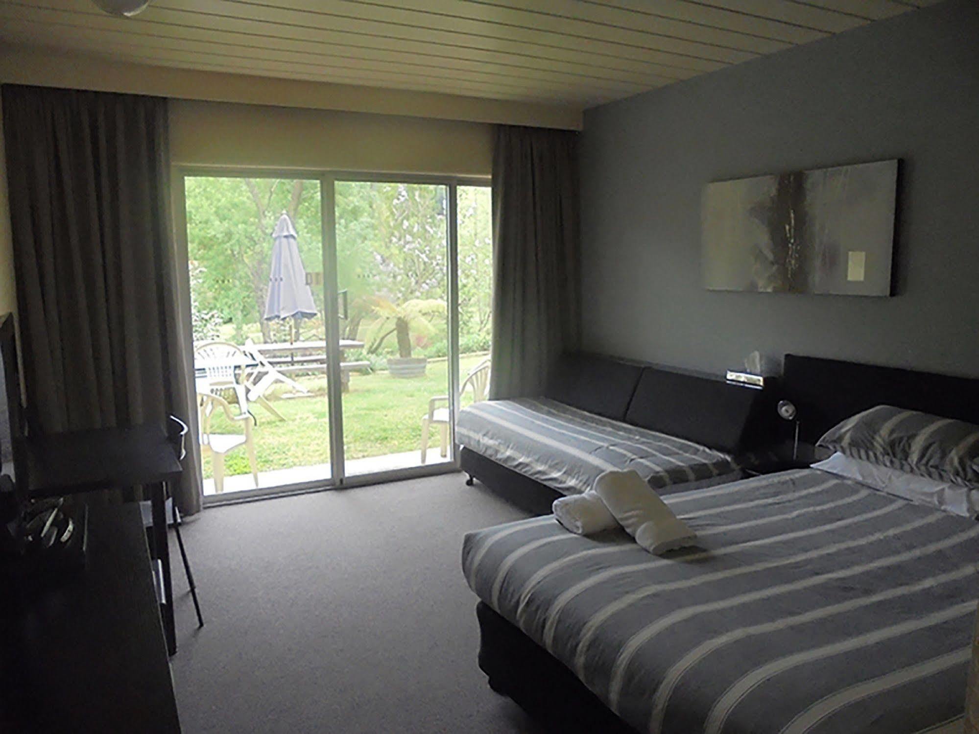 Motel Riverbank Park 2*