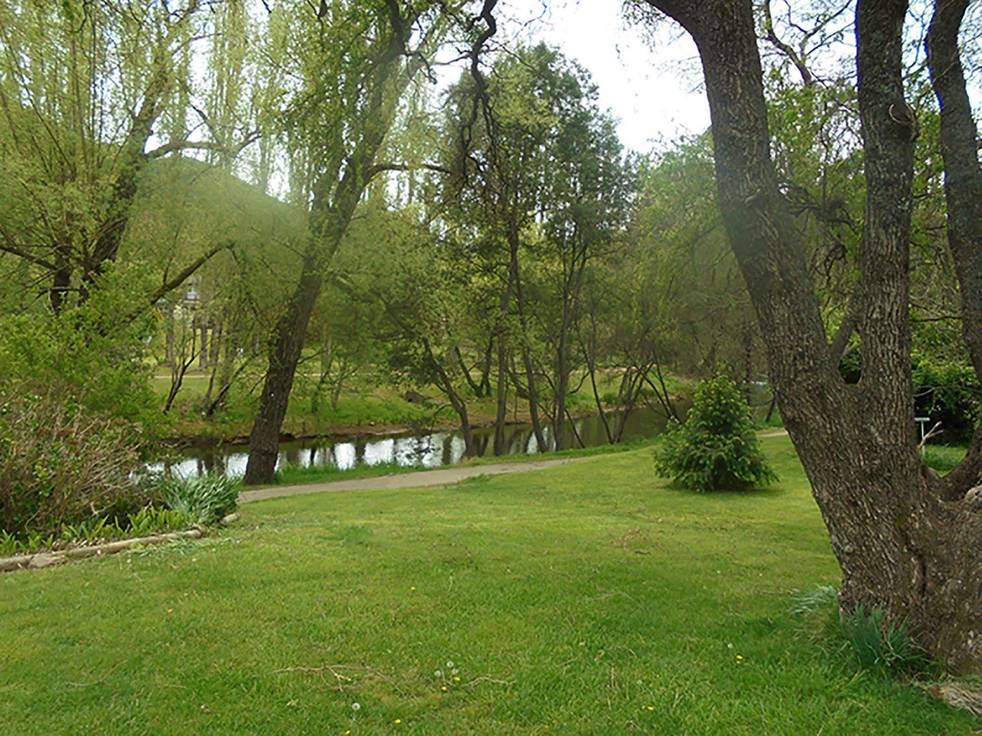 Riverbank Park Motel 2*