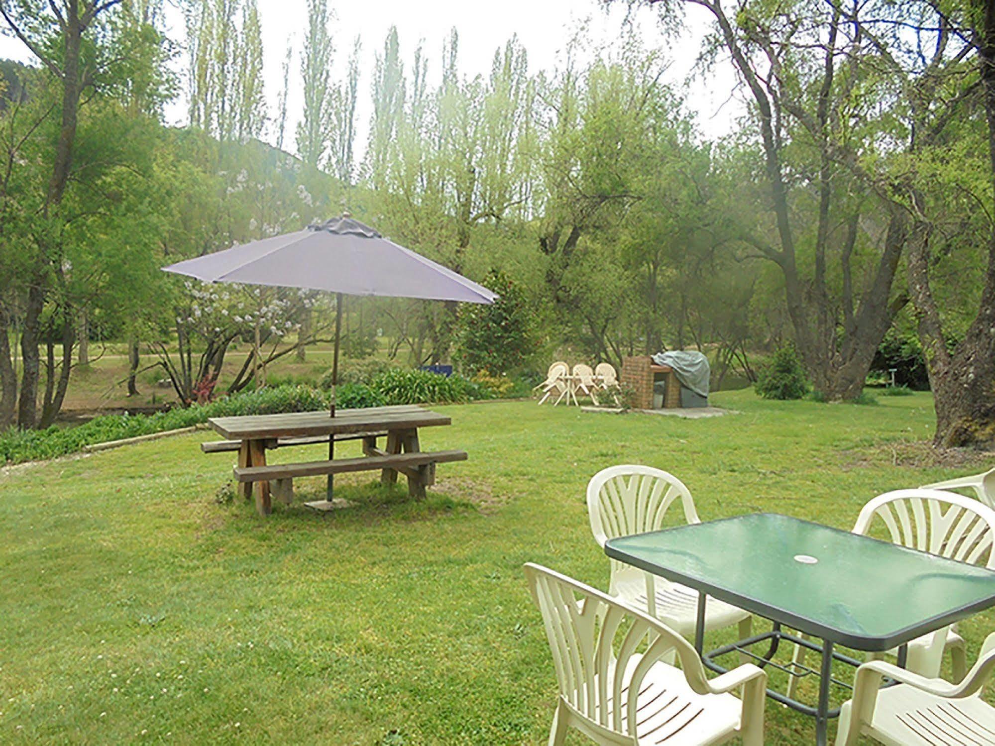 Riverbank Park Motel 2*