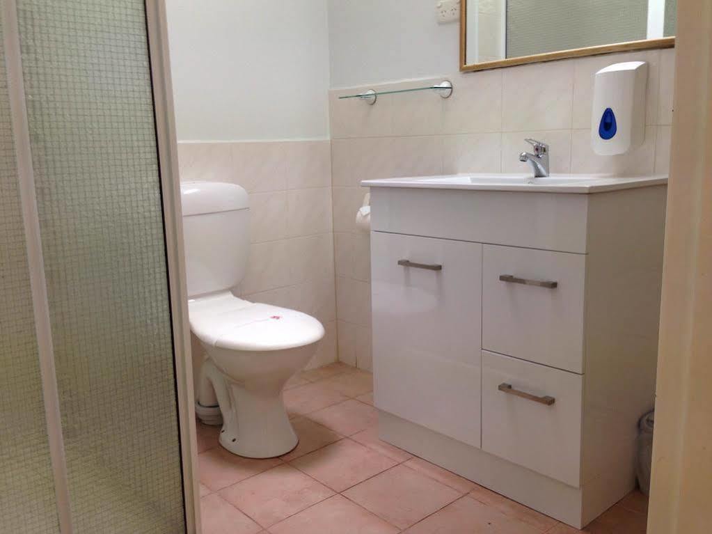 Avenue Motor Motel 3*