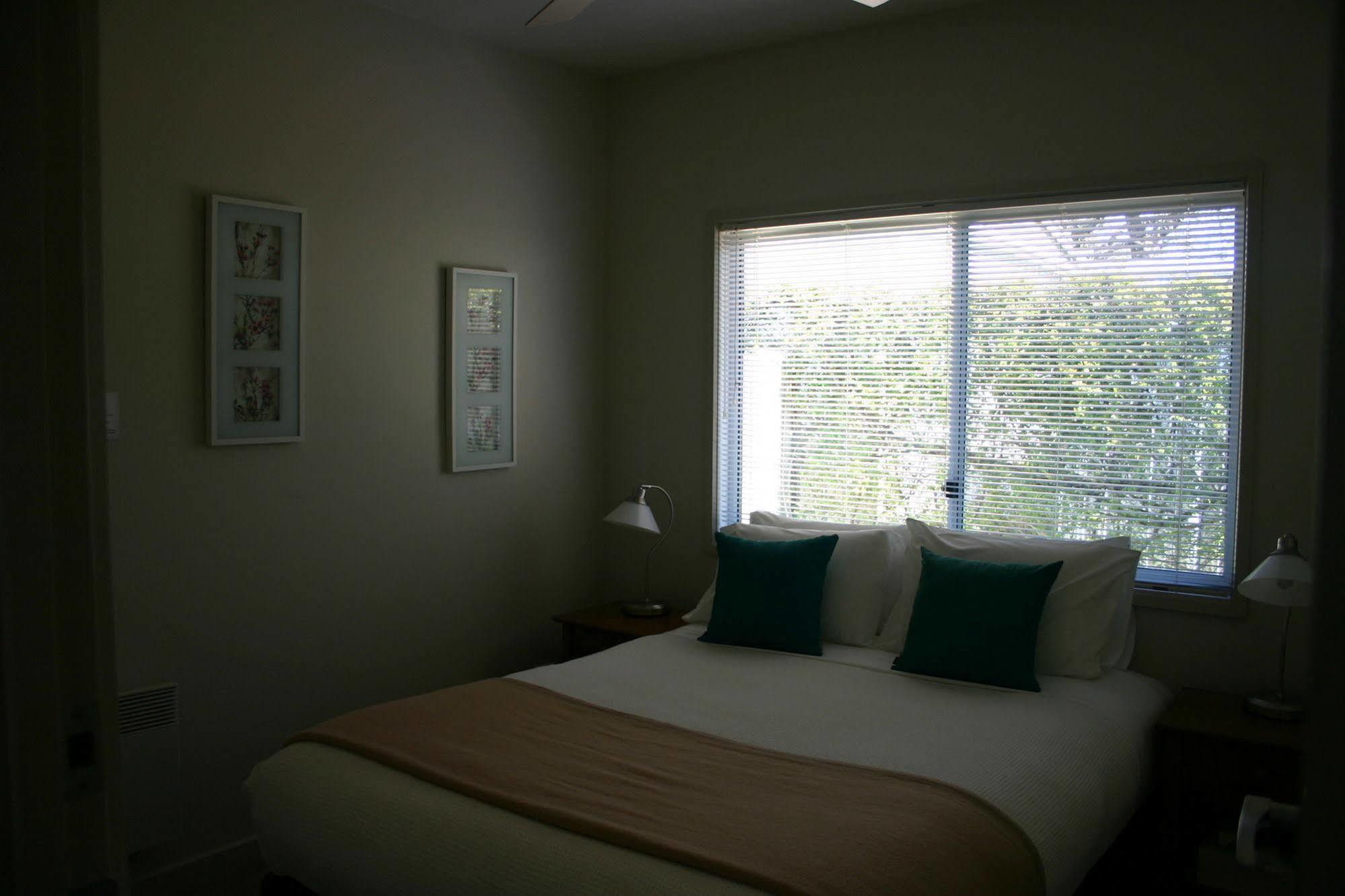 Luxury Abalina Cottages * Bright
