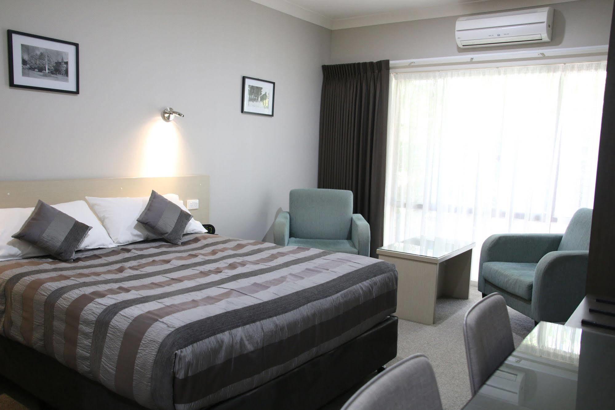 Hotel Barrass John Motor Bright
