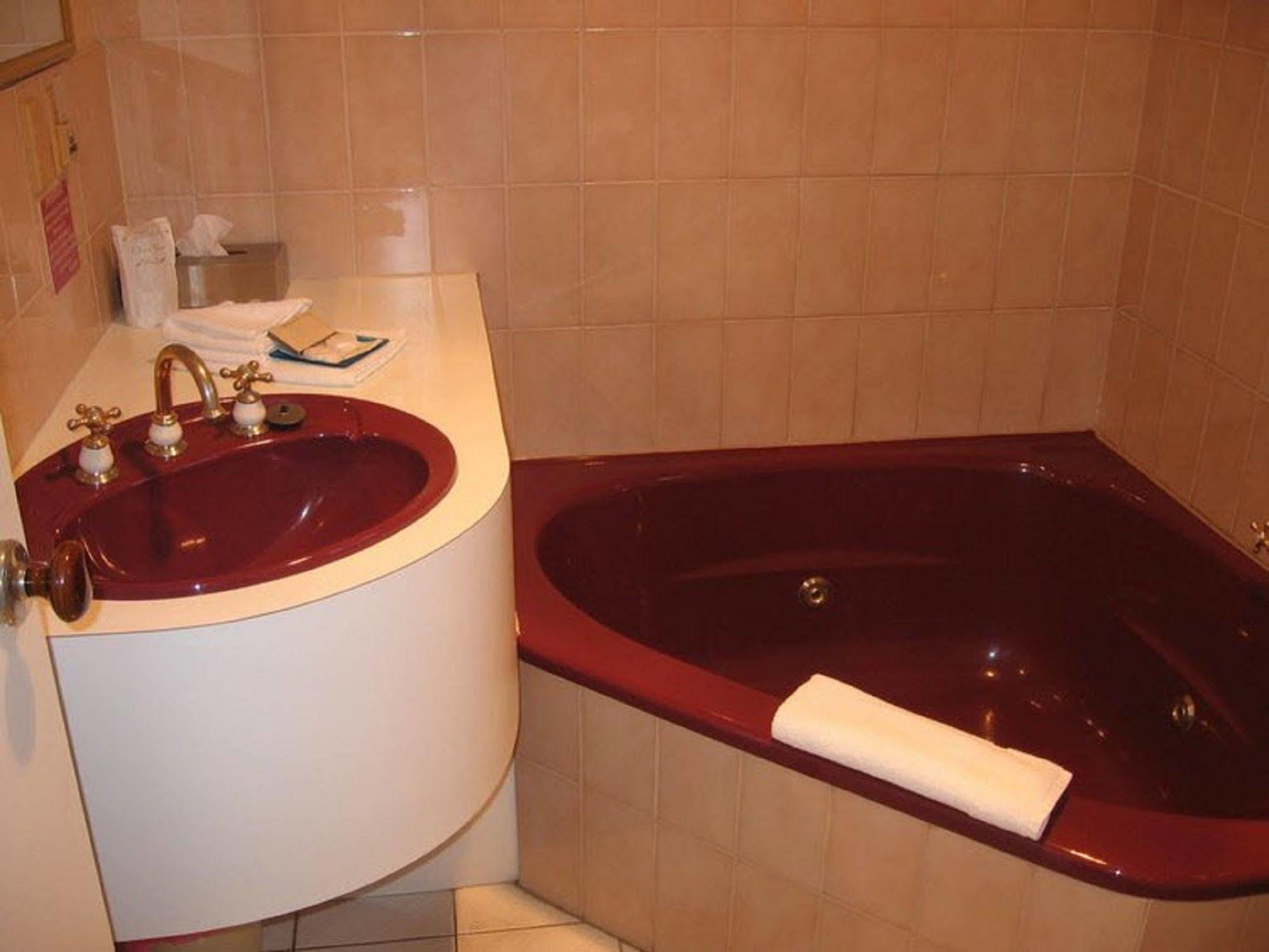 Hotel Barrass John Motor Bright