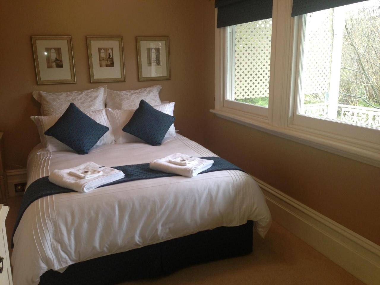 Holiday home Annadale House Bright