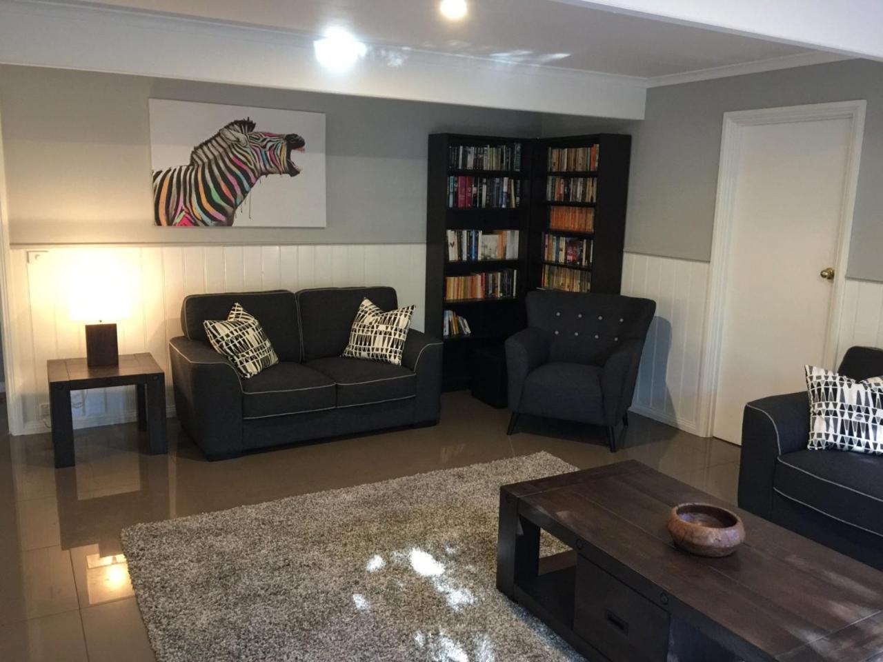 Tudor House - Large Family Apartment