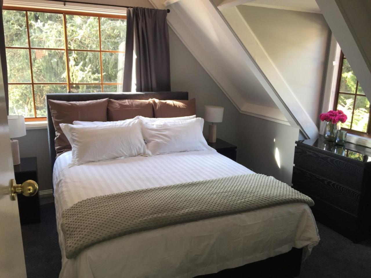 Tudor House - Large Family Apartment *