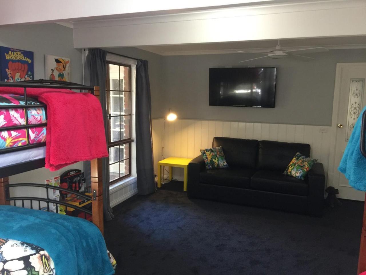 Tudor House - Large Family Apartment