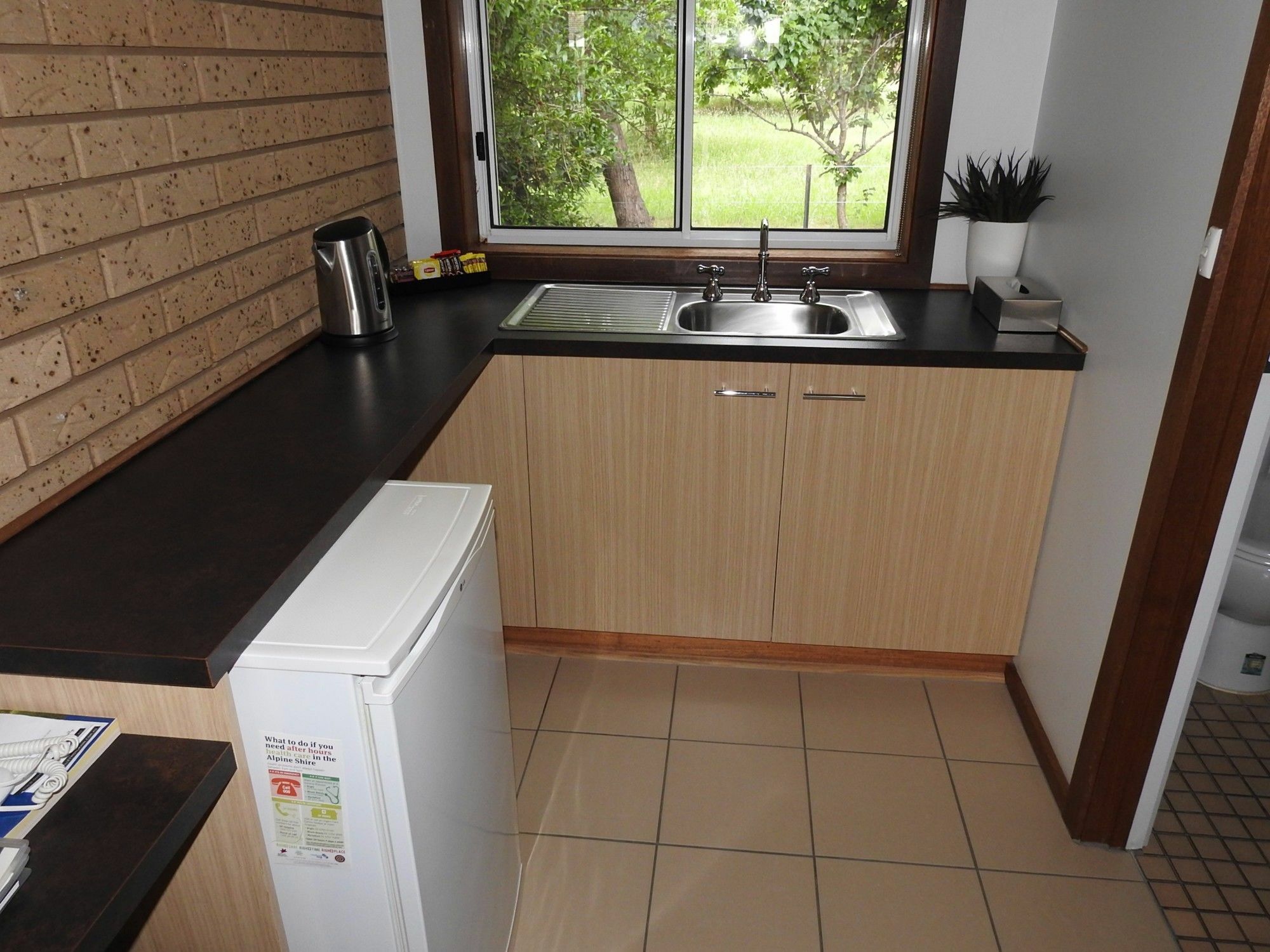 Ovens Valley Motor 3*