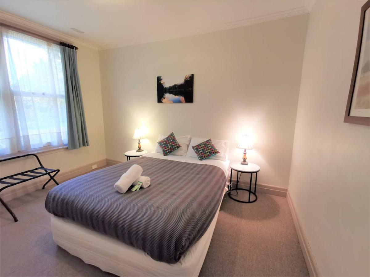Lodge Elm Bright