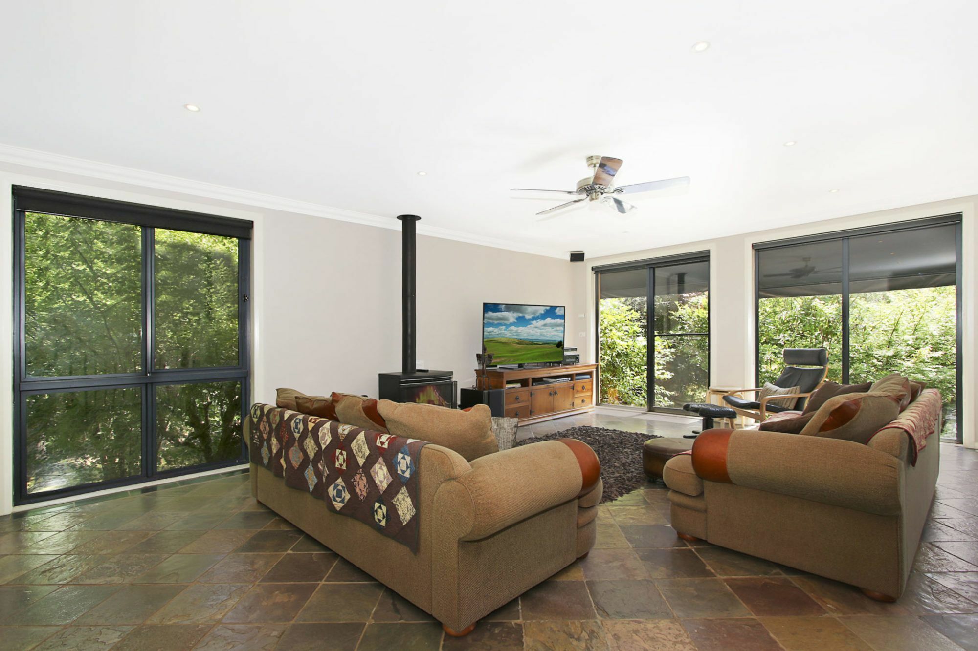 Canyons Bend - 5 Minute Walk To Shops And Cafes Apartment Bright